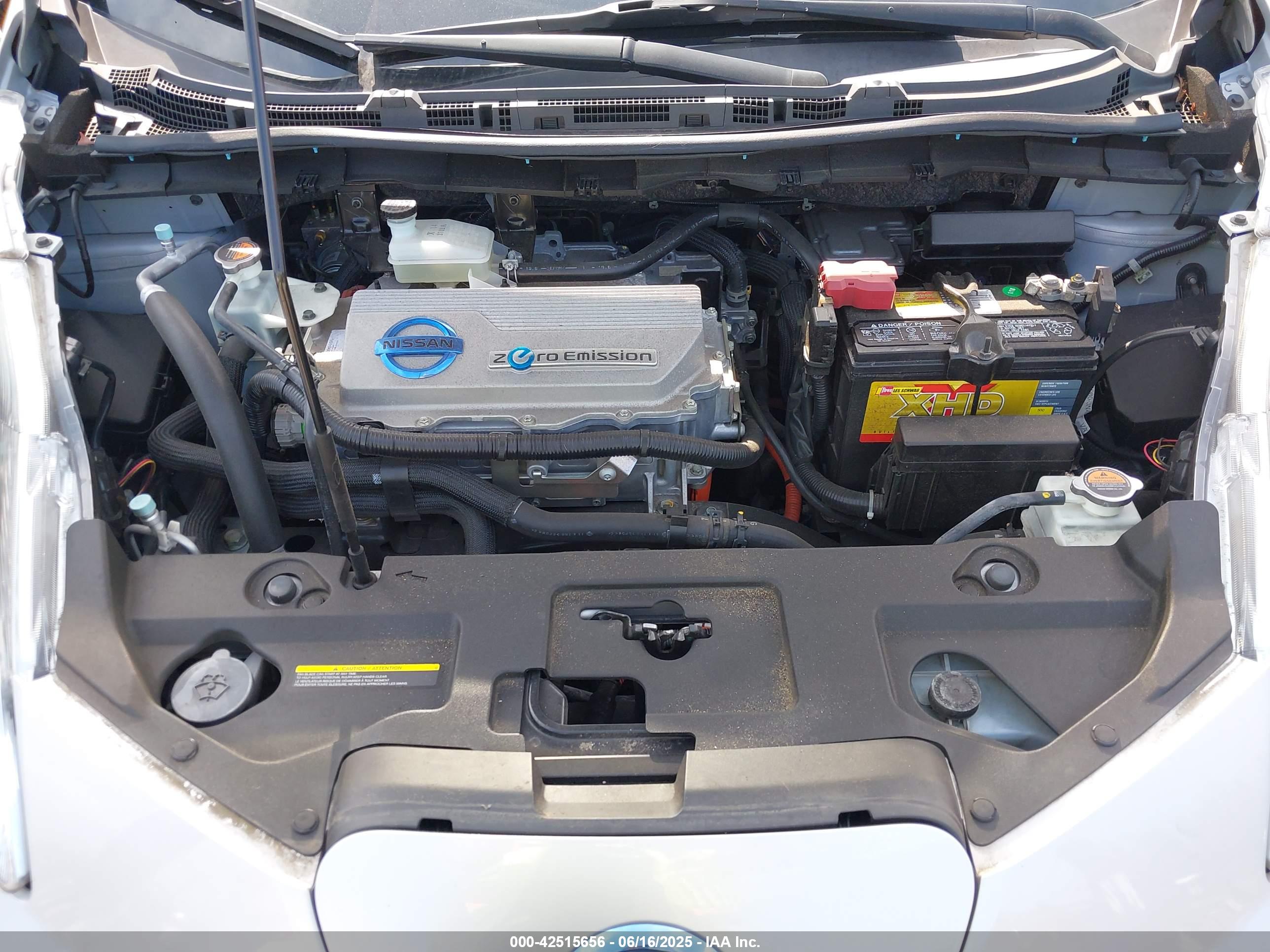 NISSAN LEAF image 10