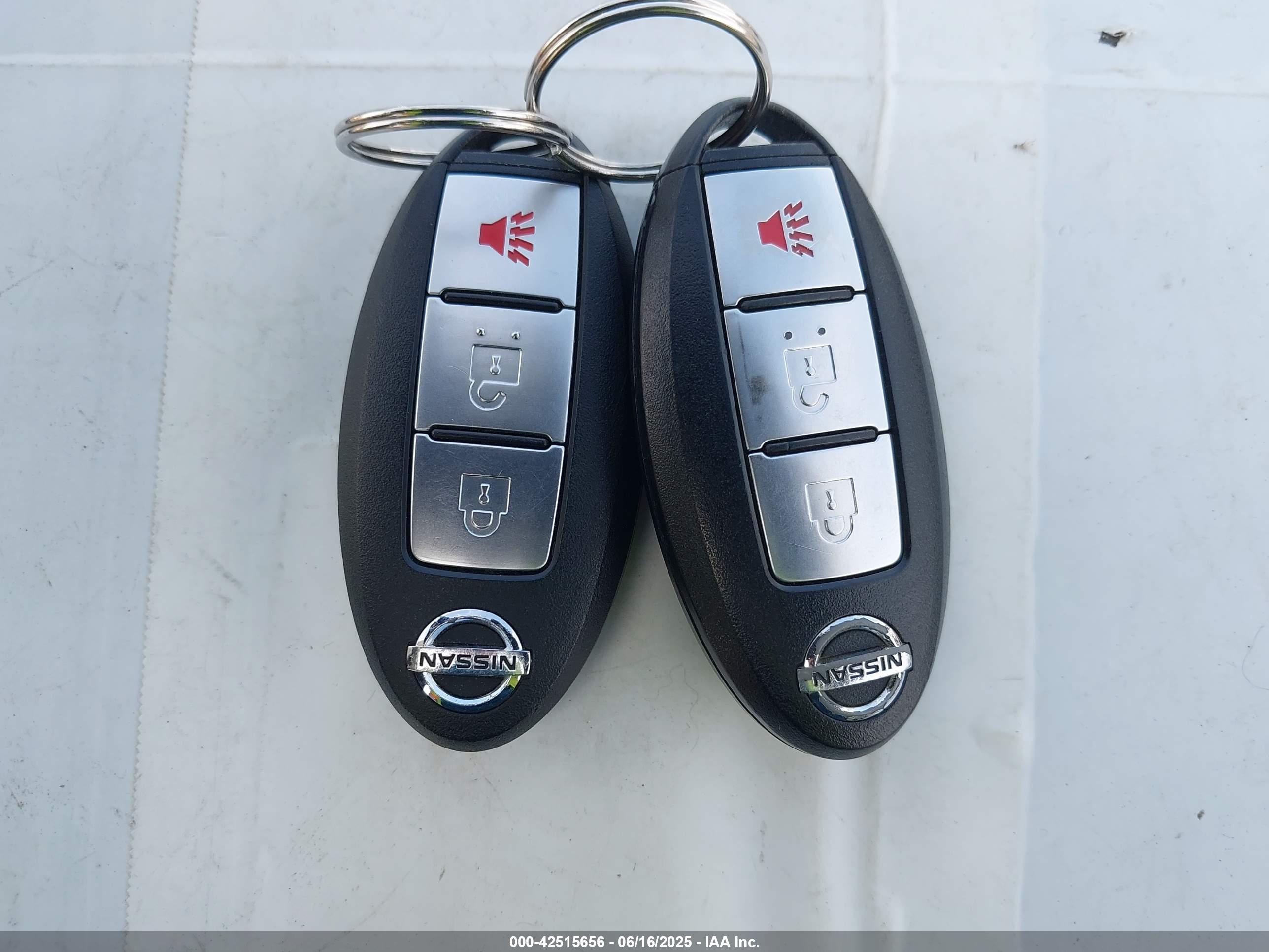 NISSAN LEAF image 11