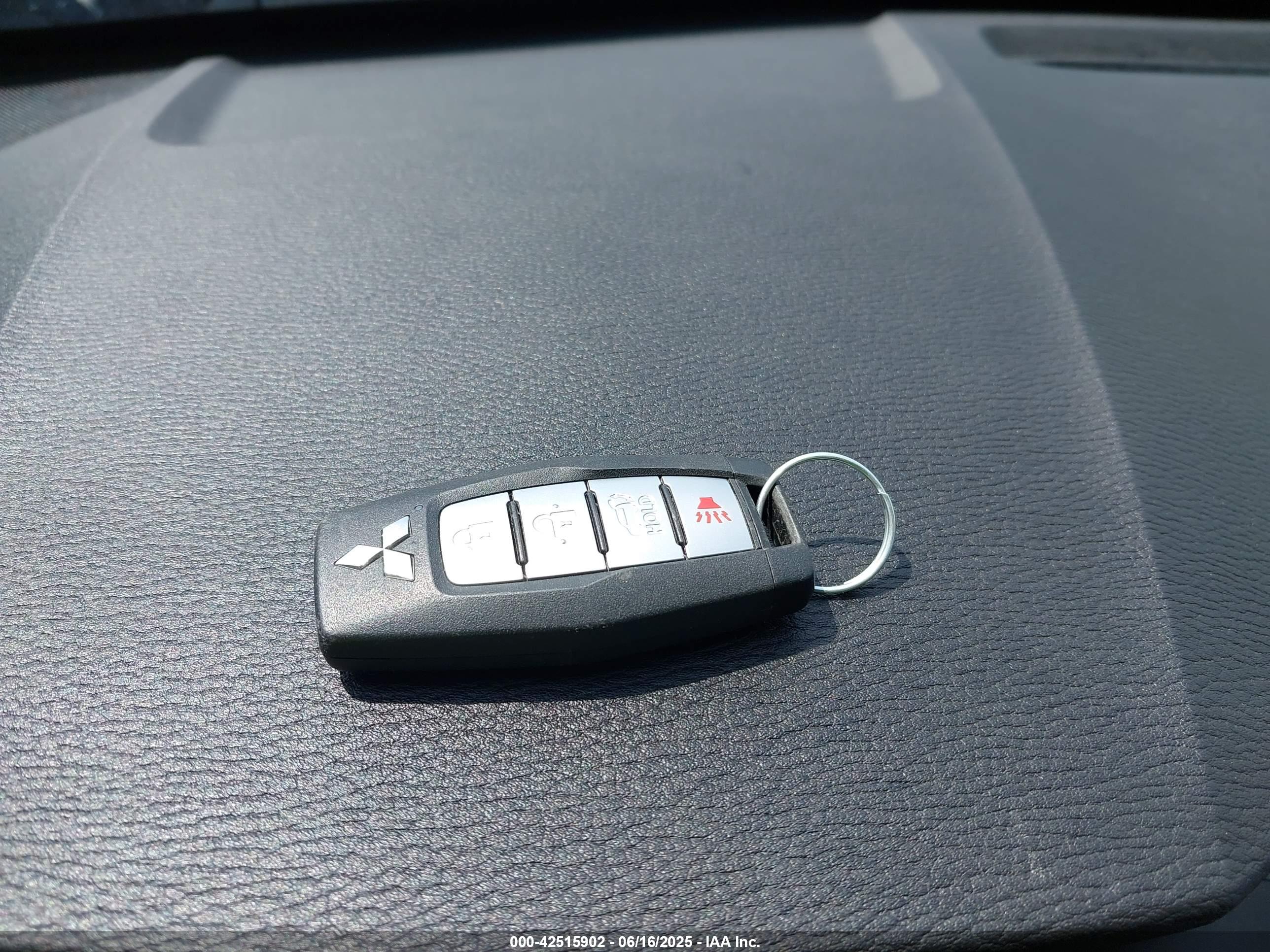 MITSUBISHI OUTLANDER image 11