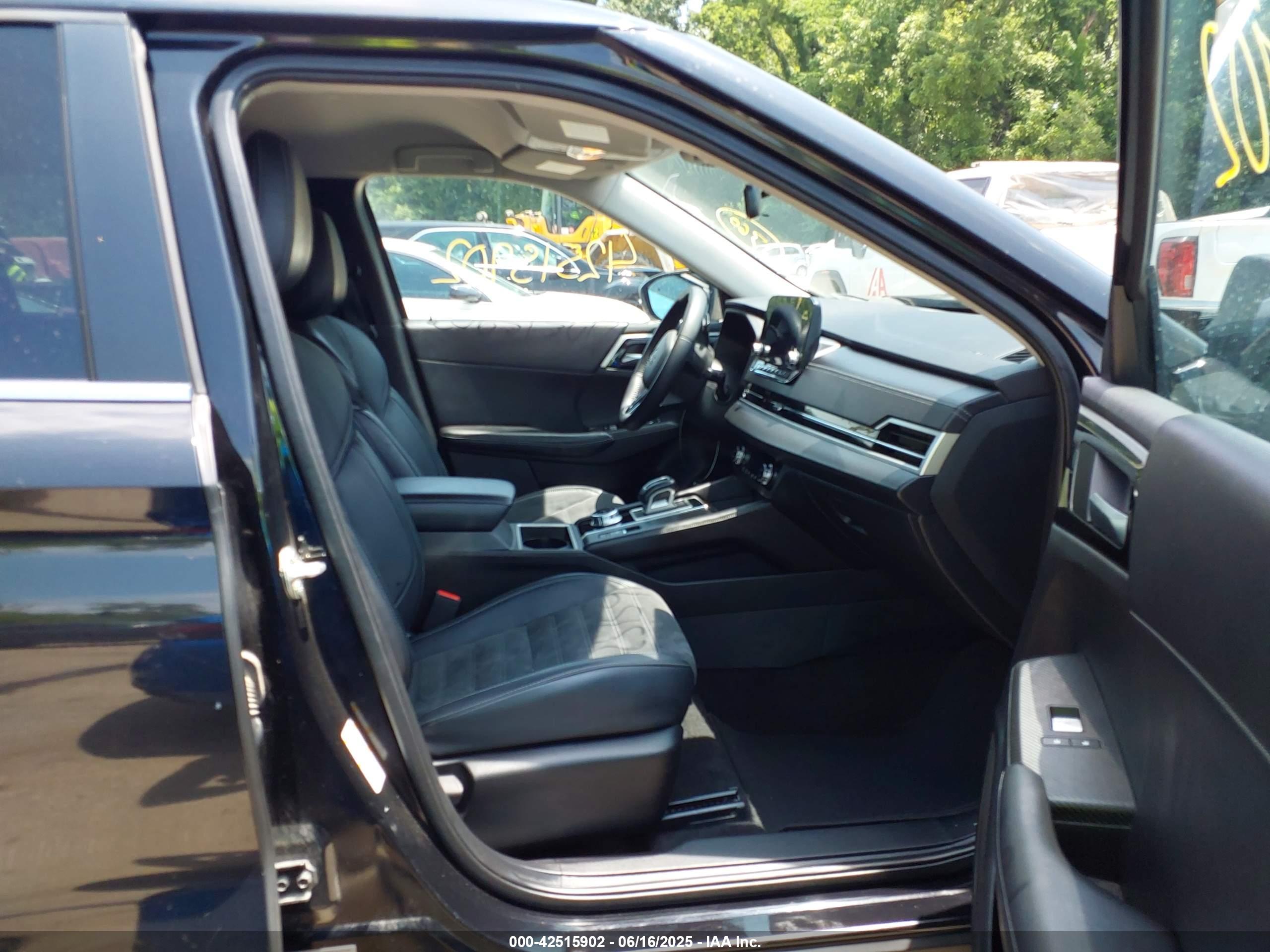 MITSUBISHI OUTLANDER image 5