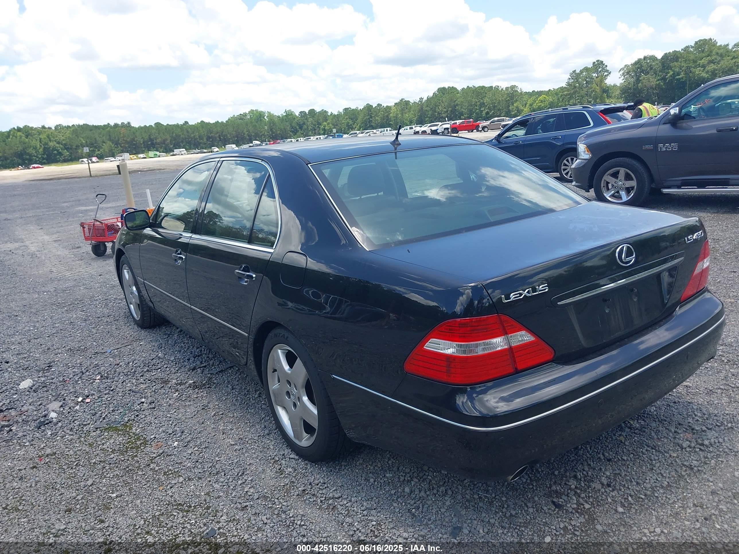 LEXUS LS image 3