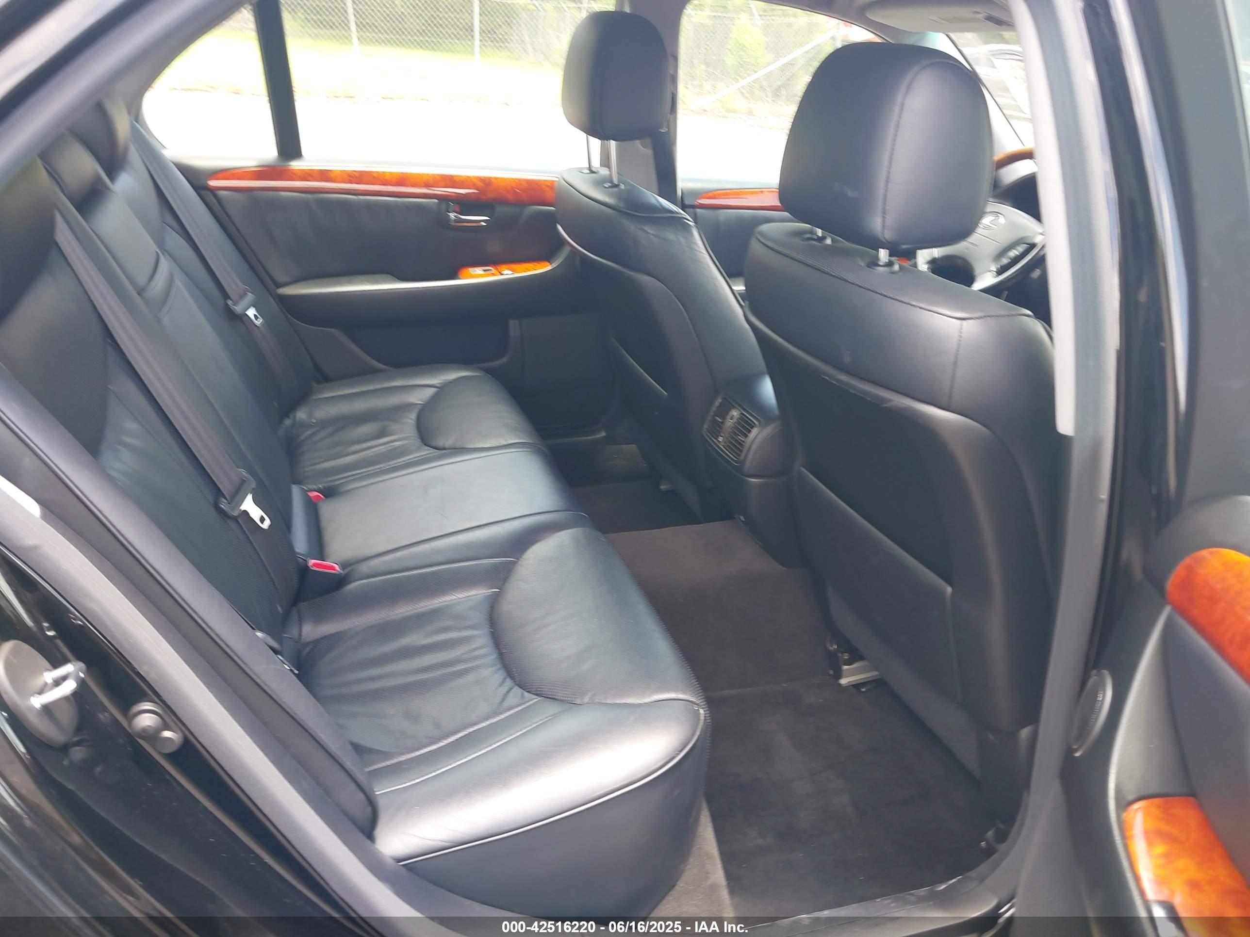 LEXUS LS image 8