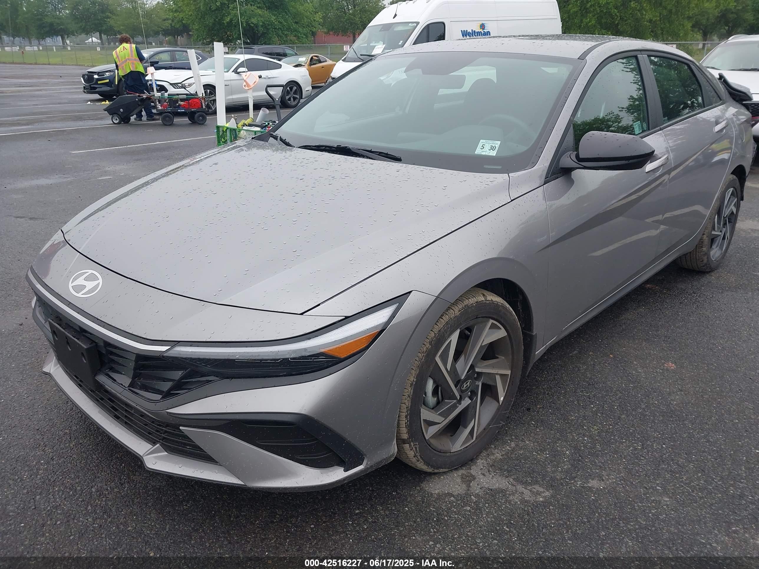 HYUNDAI ELANTRA image 2