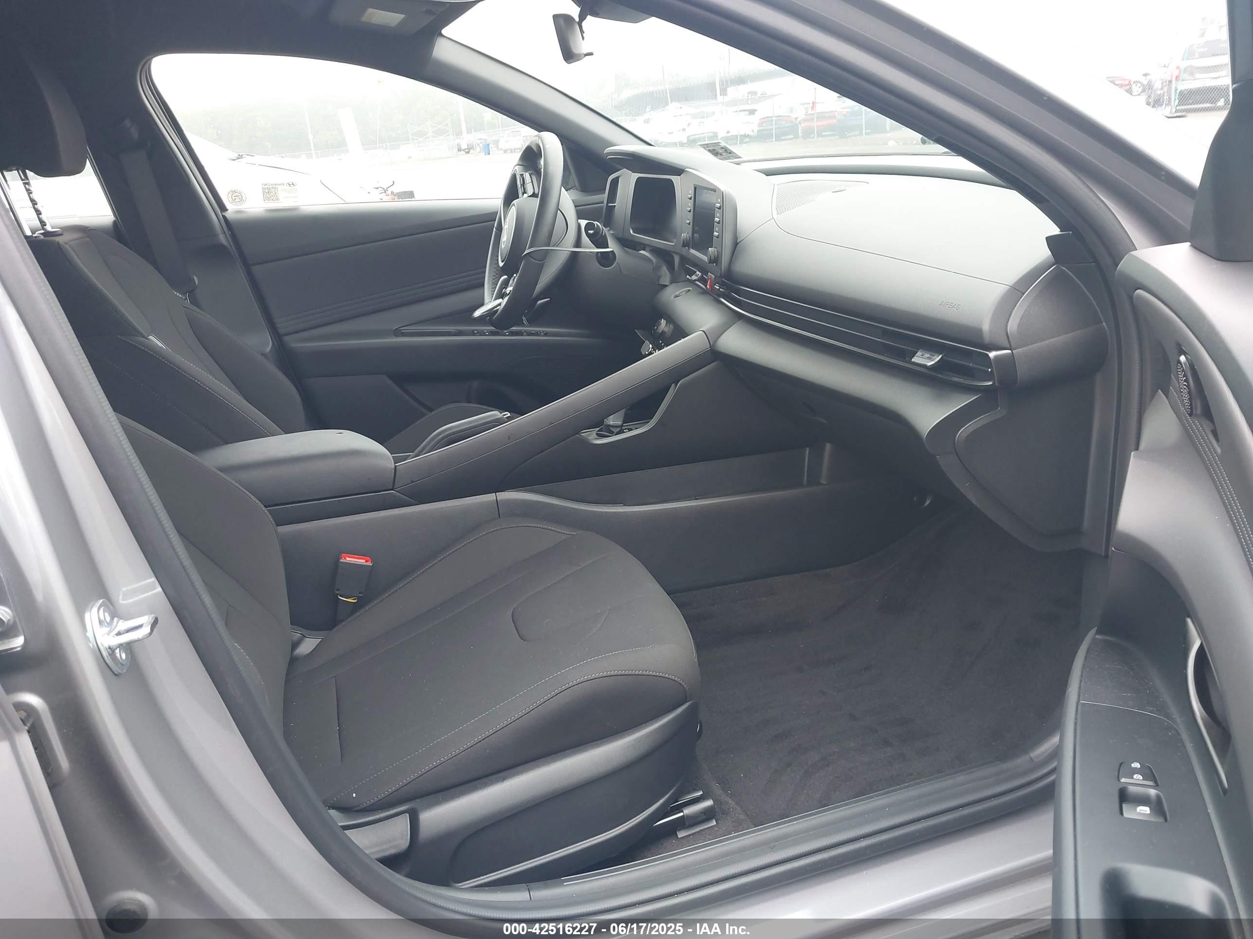 HYUNDAI ELANTRA image 5