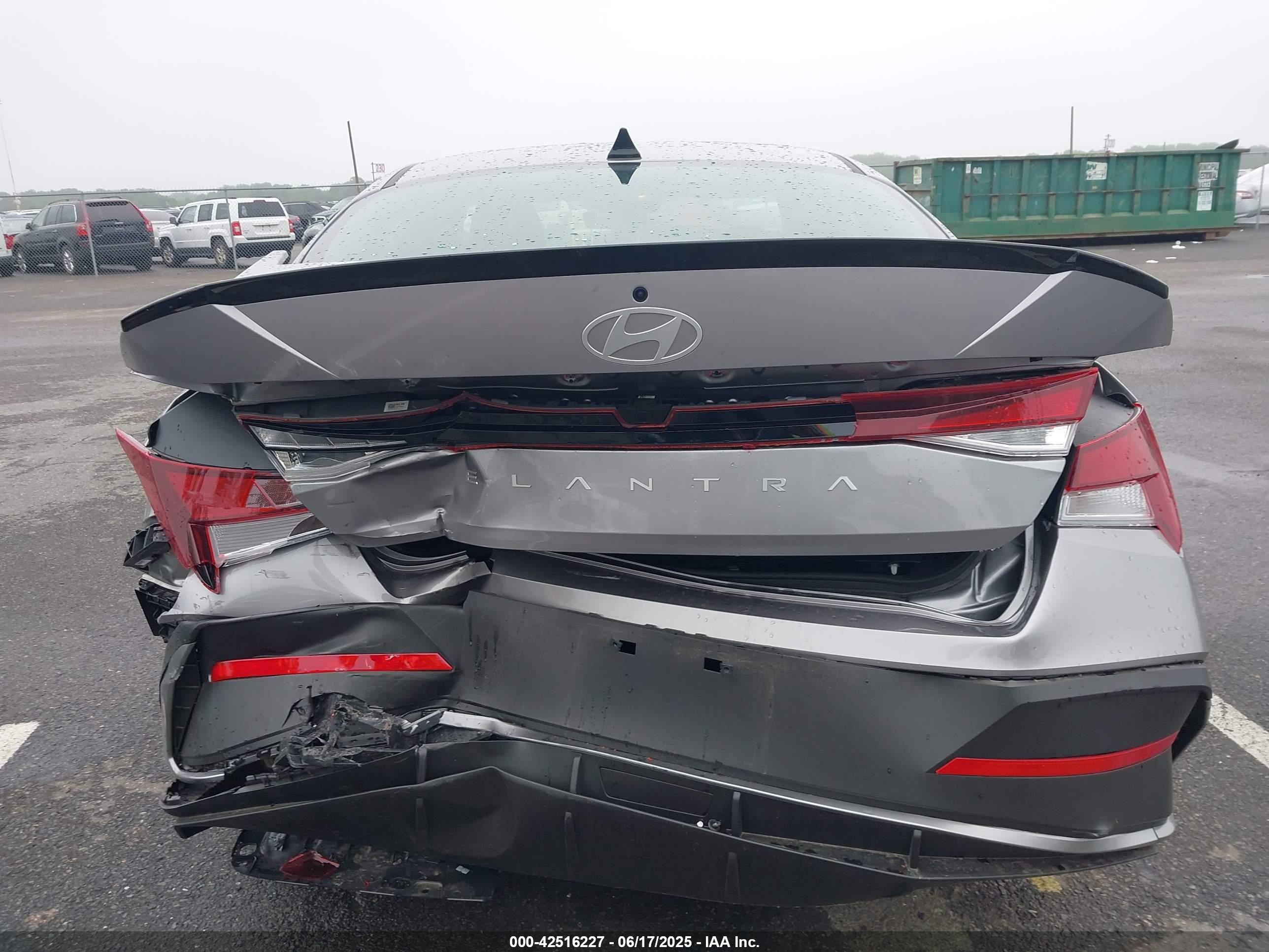 HYUNDAI ELANTRA image 6