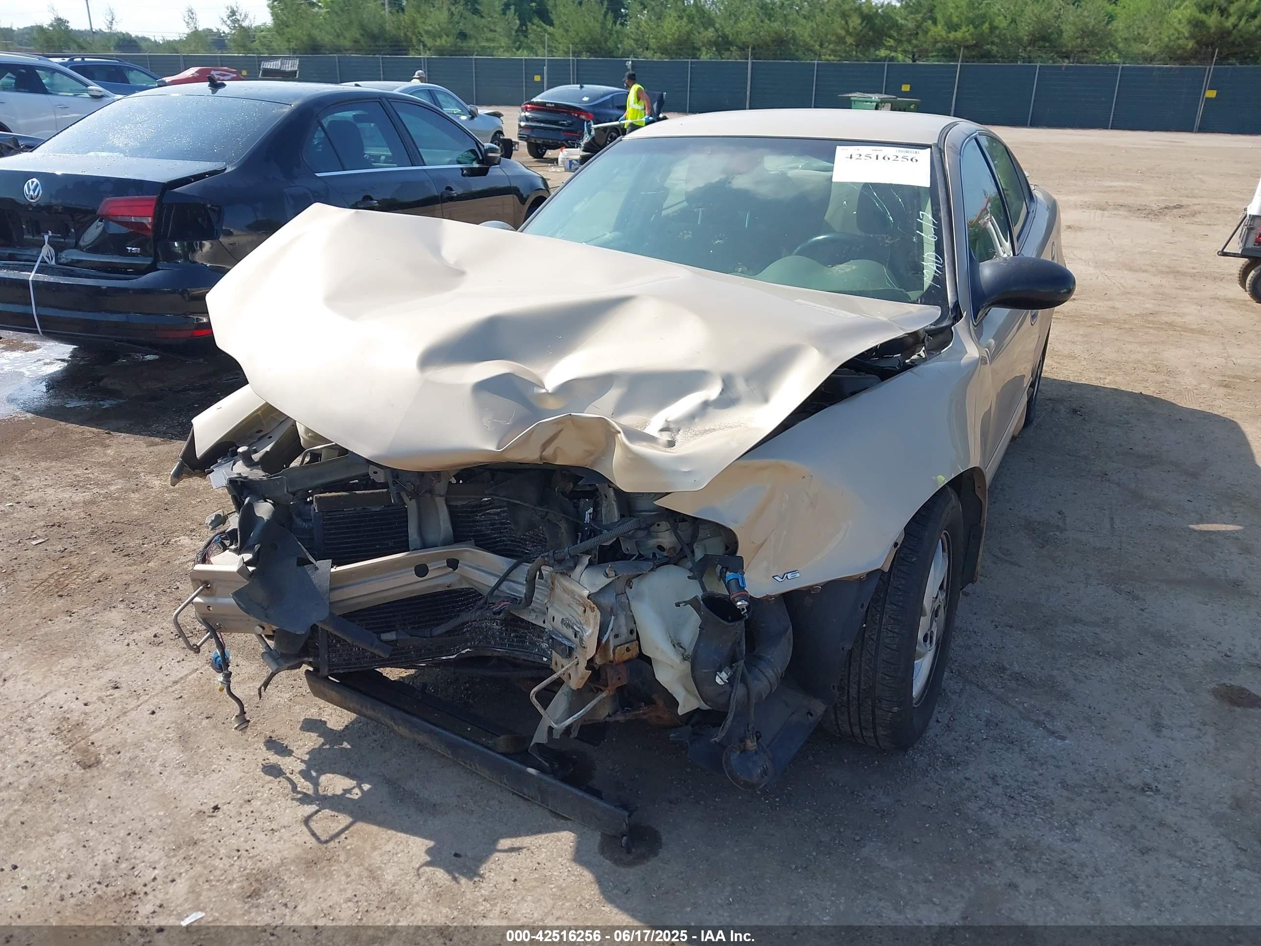 PONTIAC GRAND image 6