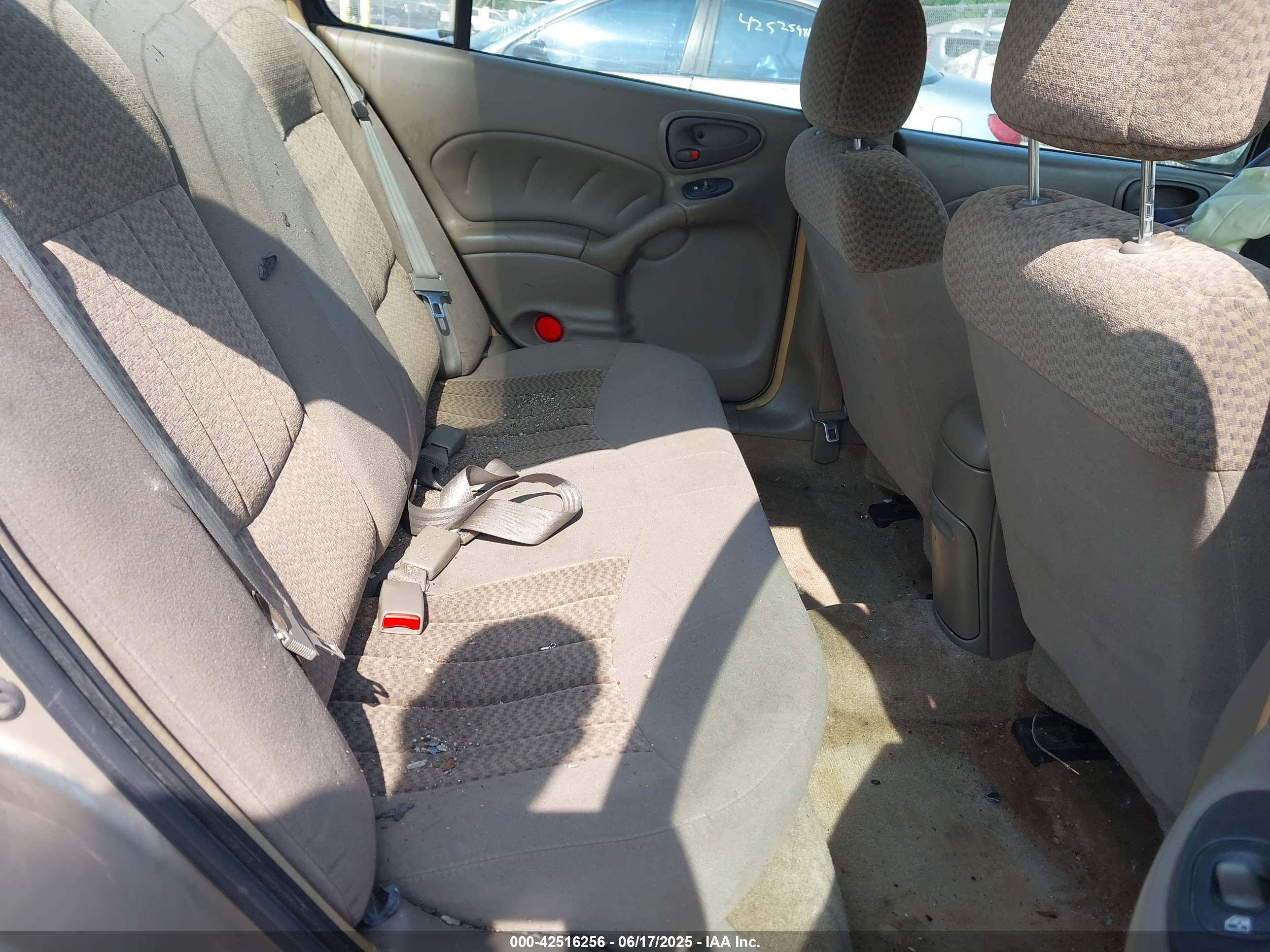 PONTIAC GRAND image 8