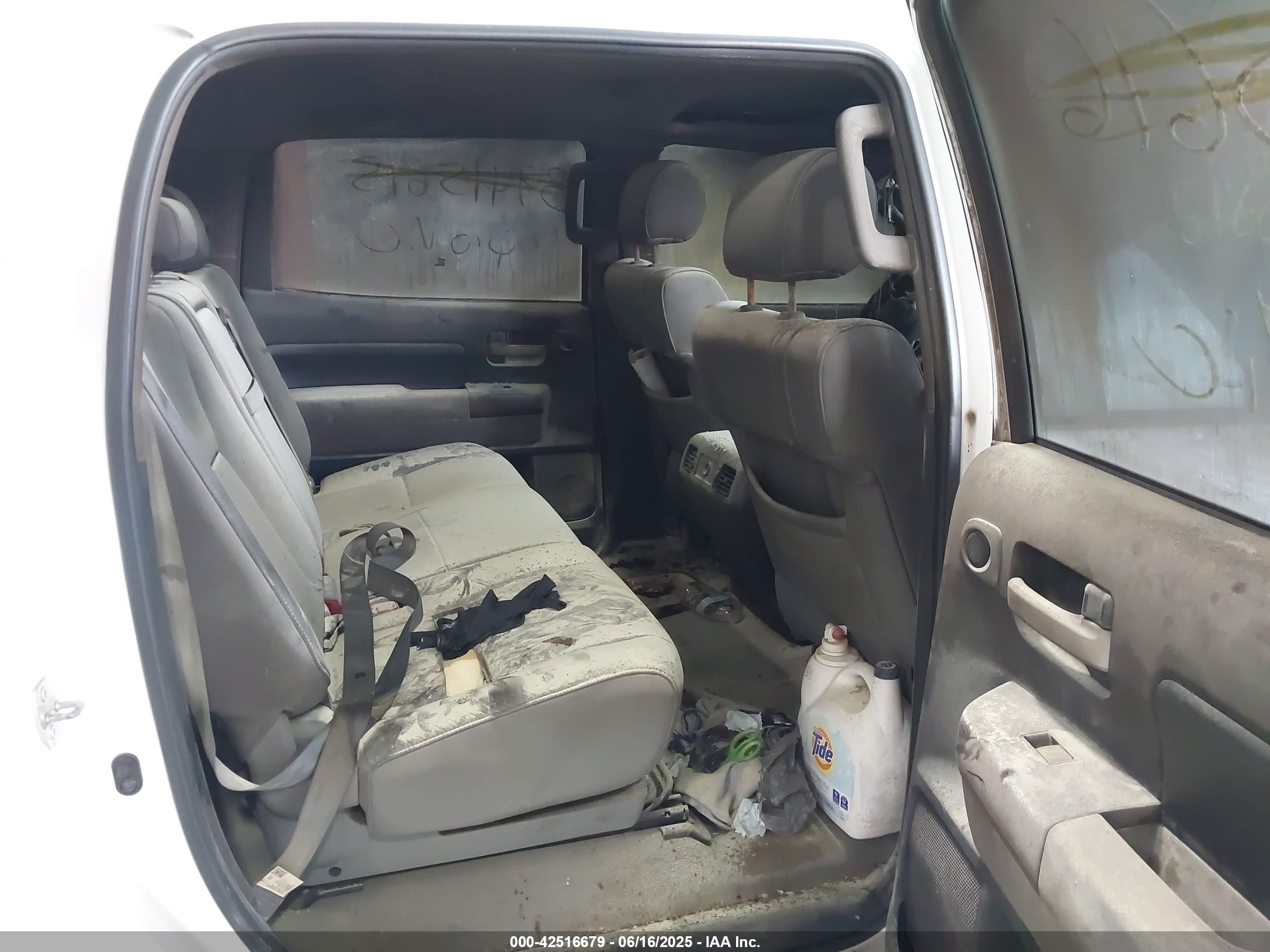 TOYOTA TUNDRA image 8