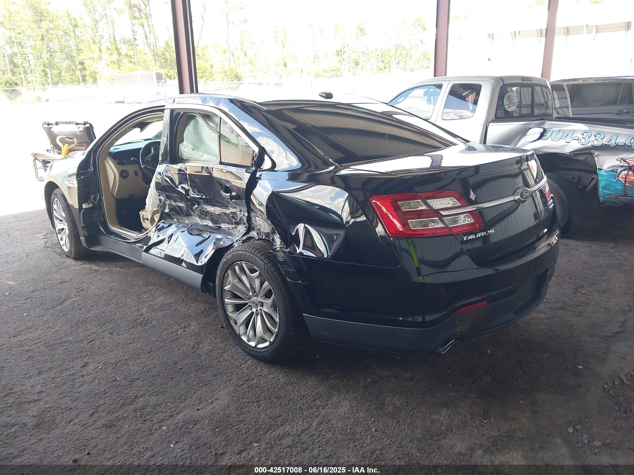 FORD TAURUS image 3