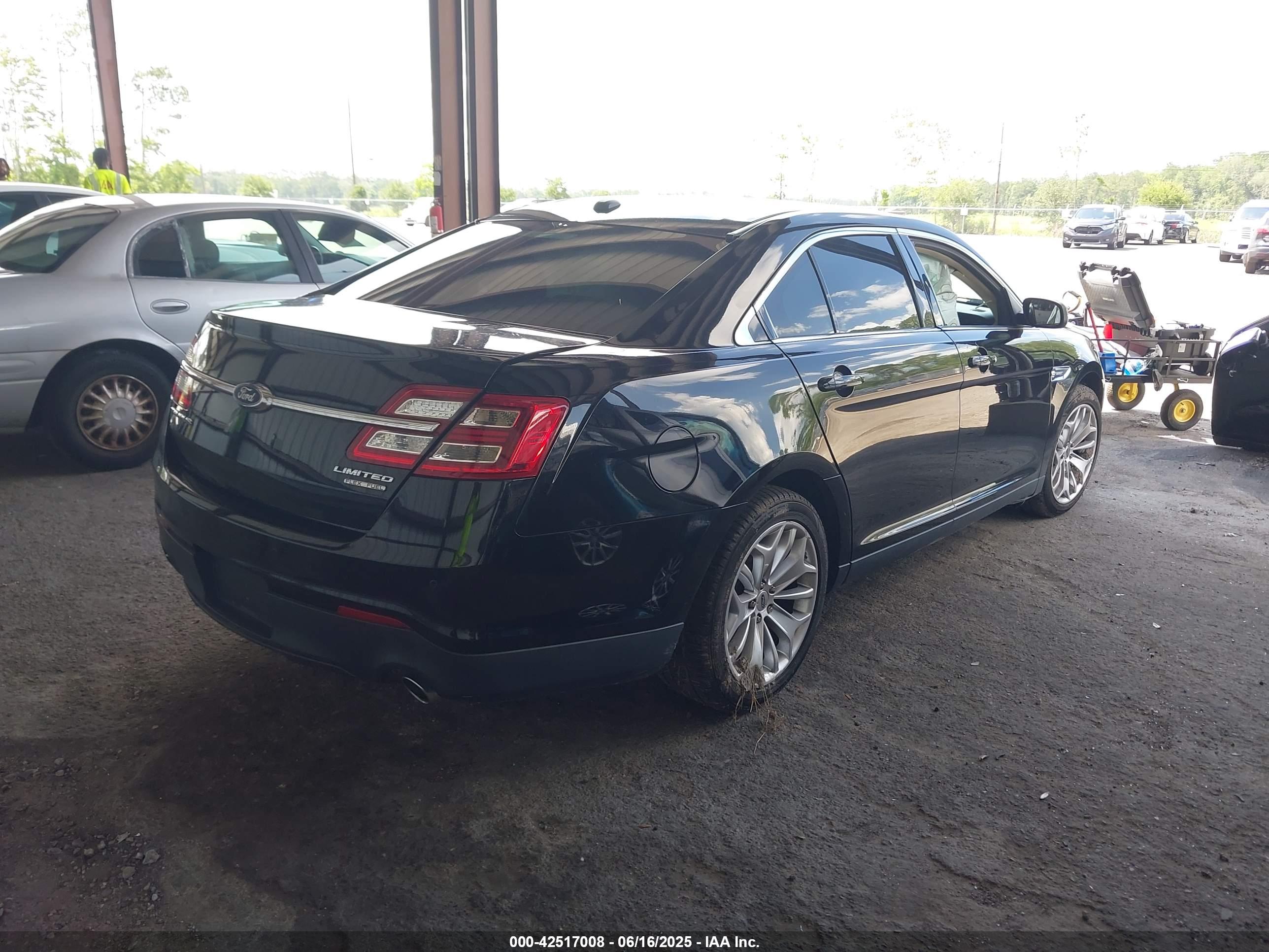 FORD TAURUS image 4