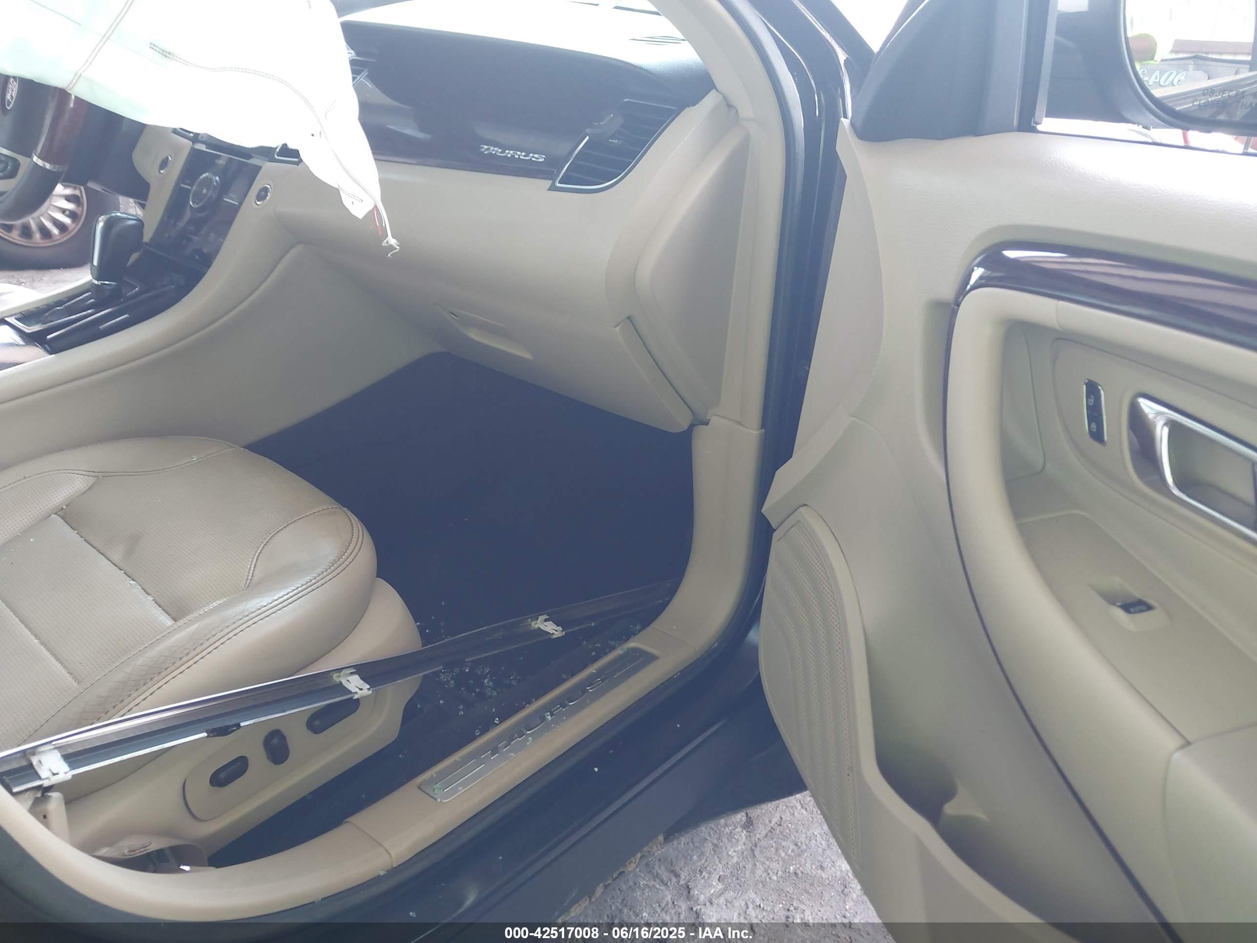 FORD TAURUS image 5