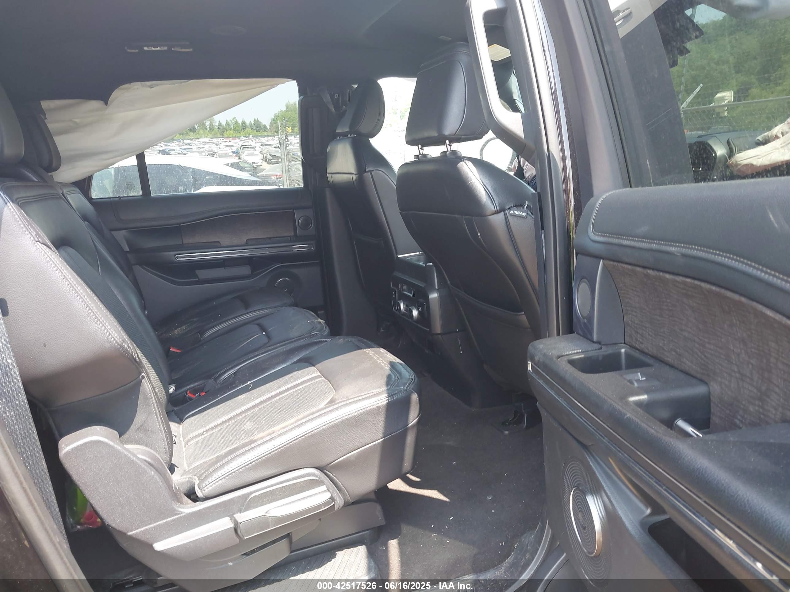 FORD EXPEDITION image 8