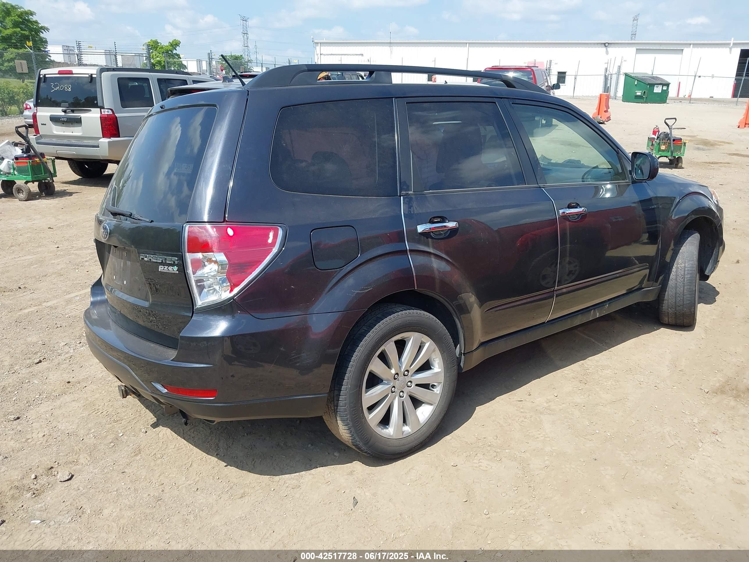 SUBARU FORESTER image 4