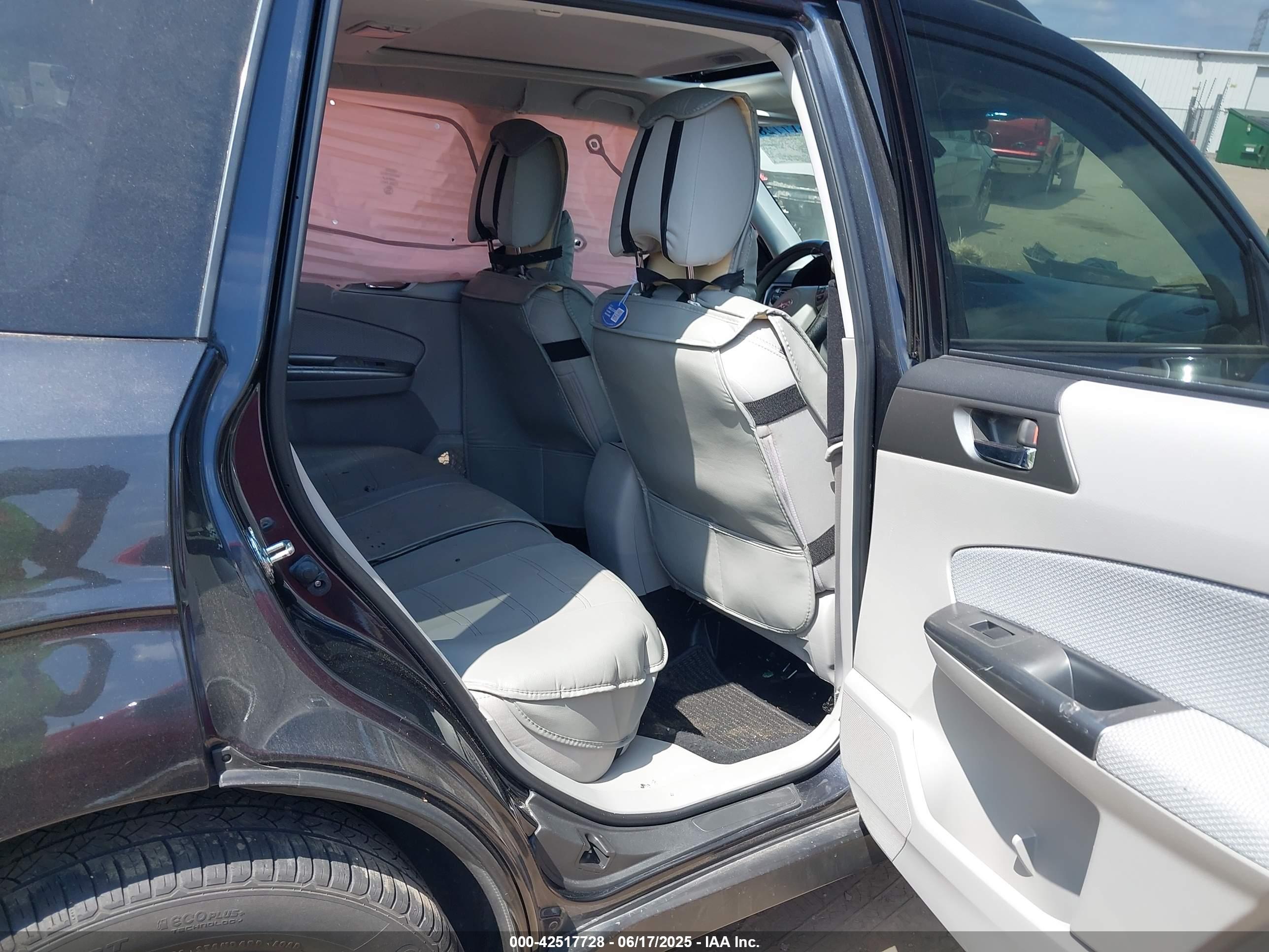 SUBARU FORESTER image 8