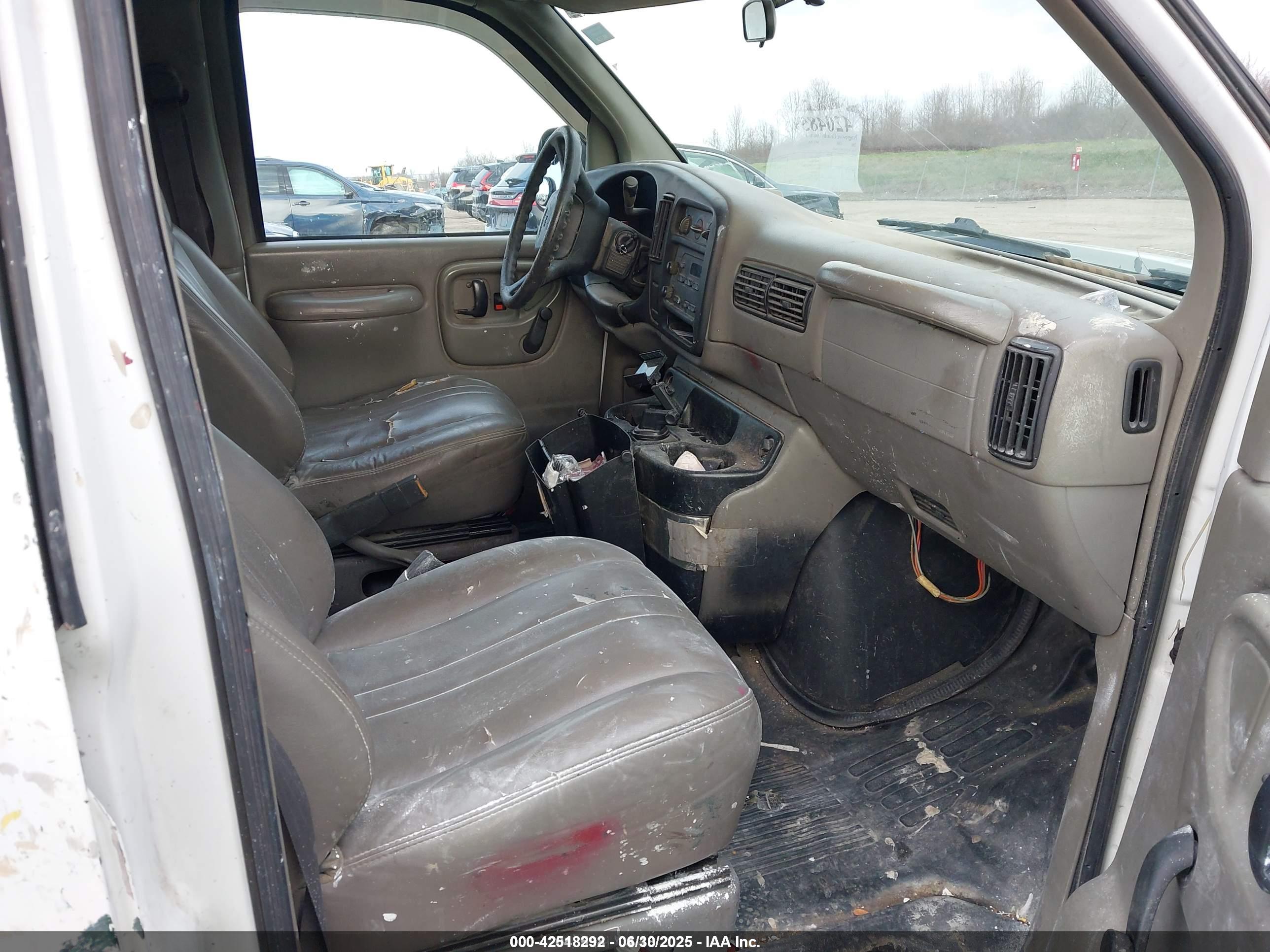 GMC SAVANA image 5