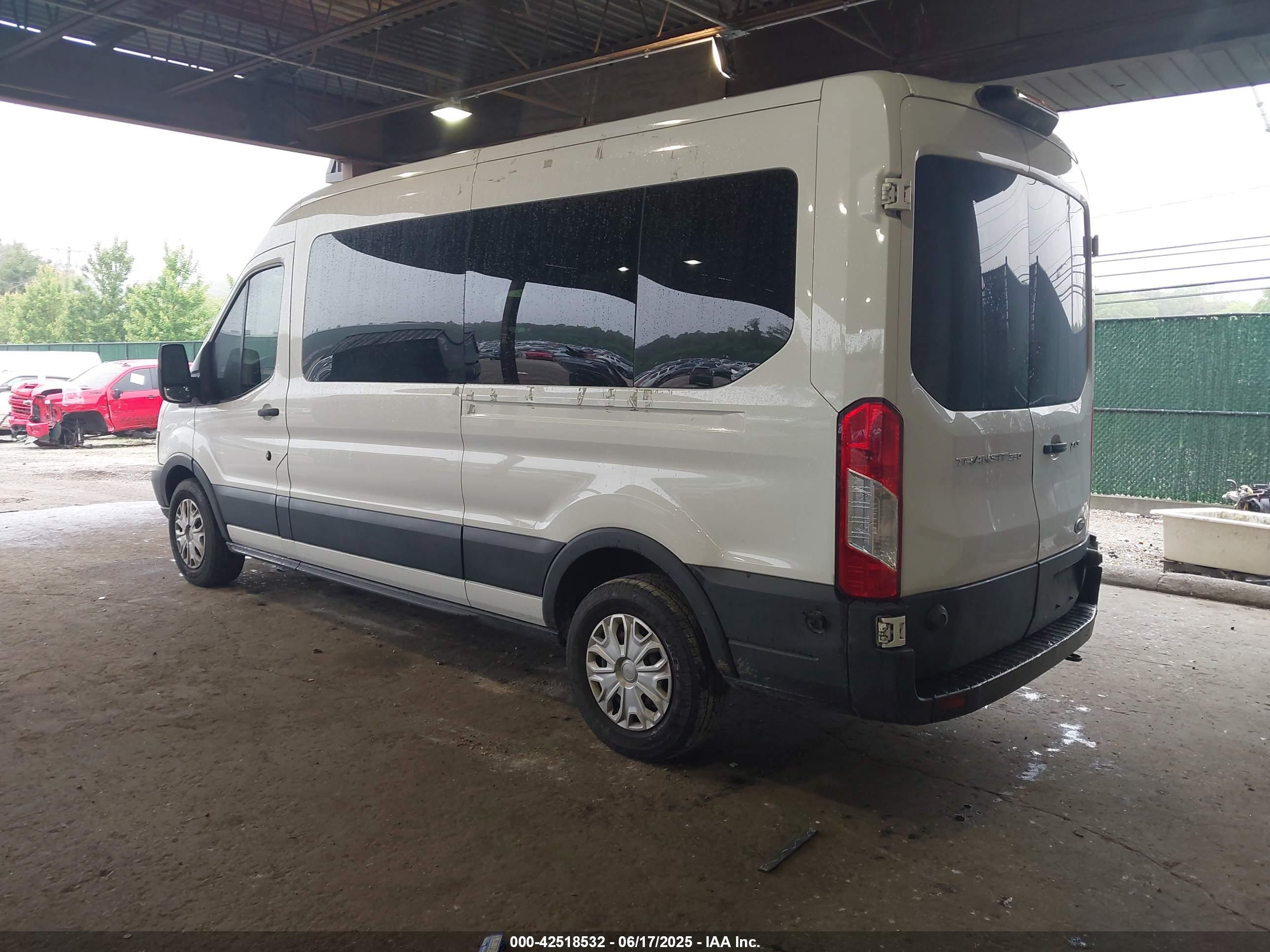 FORD TRANSIT-350 image 3