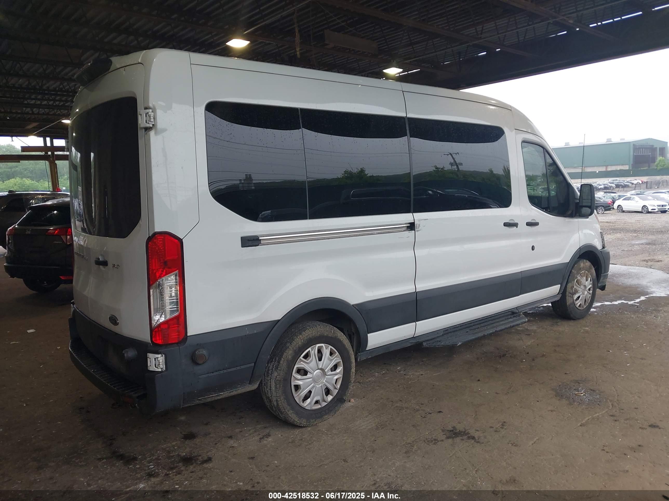 FORD TRANSIT-350 image 4