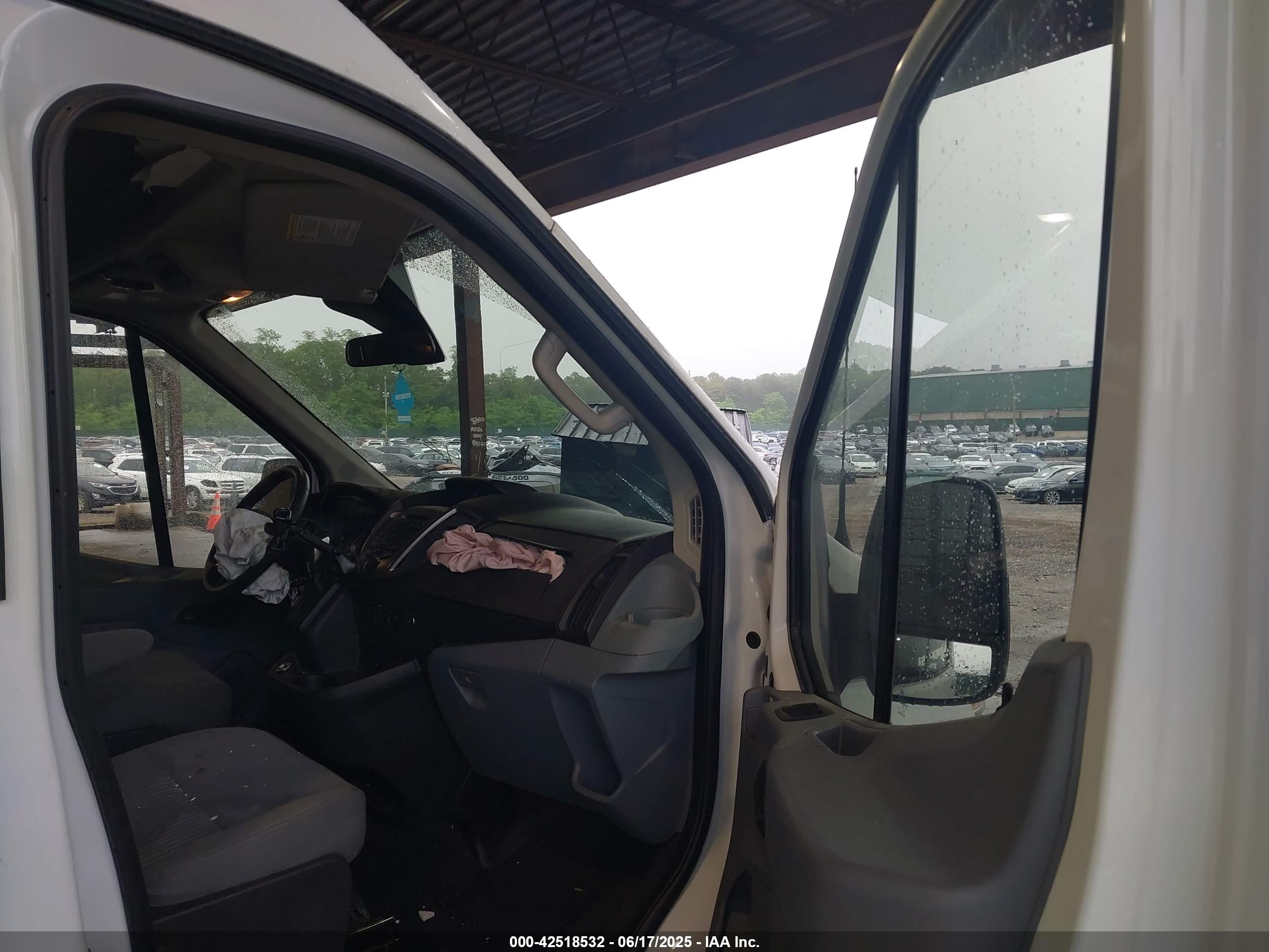 FORD TRANSIT-350 image 5