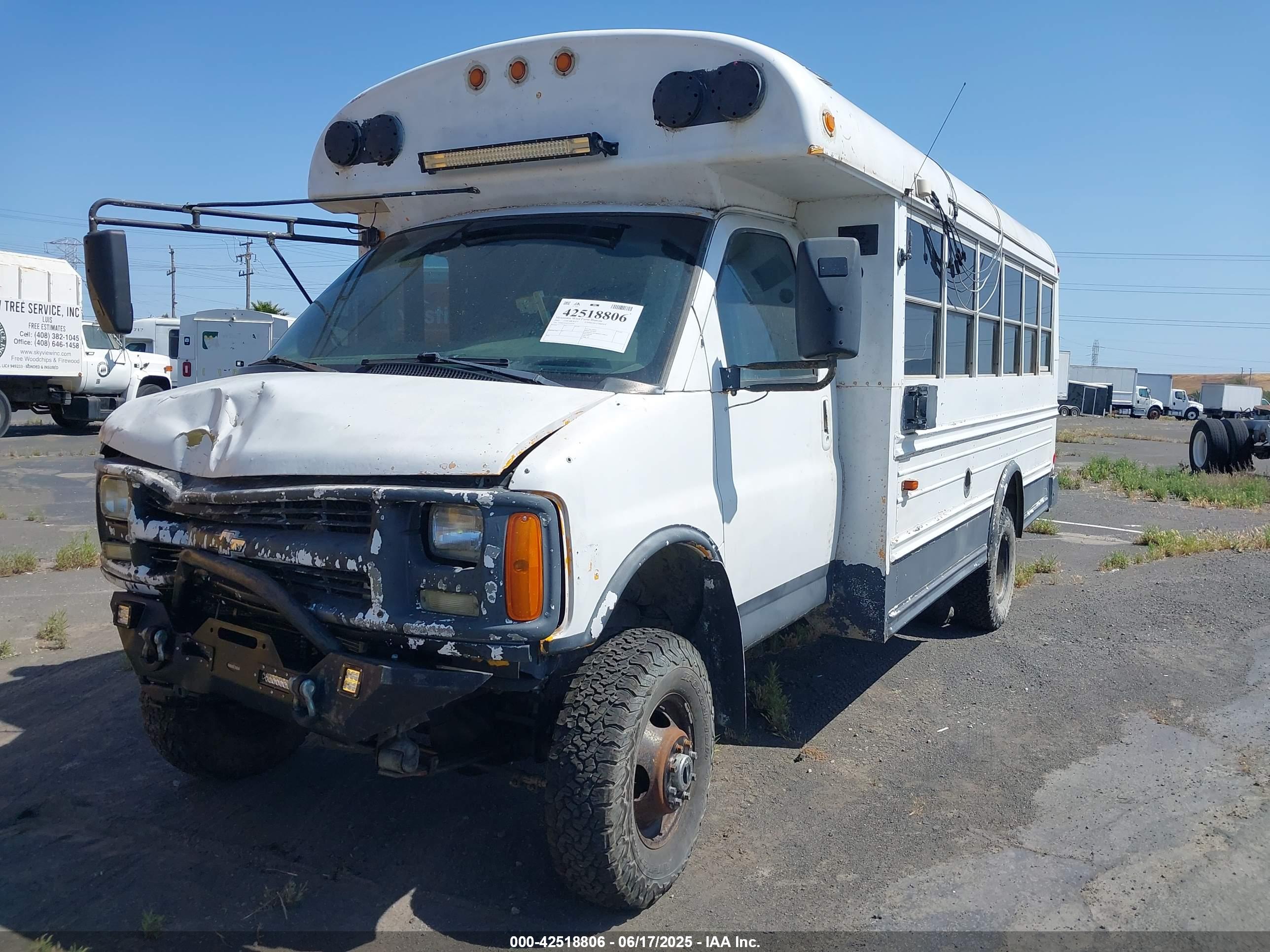 CHEVROLET EXPRESS image 2