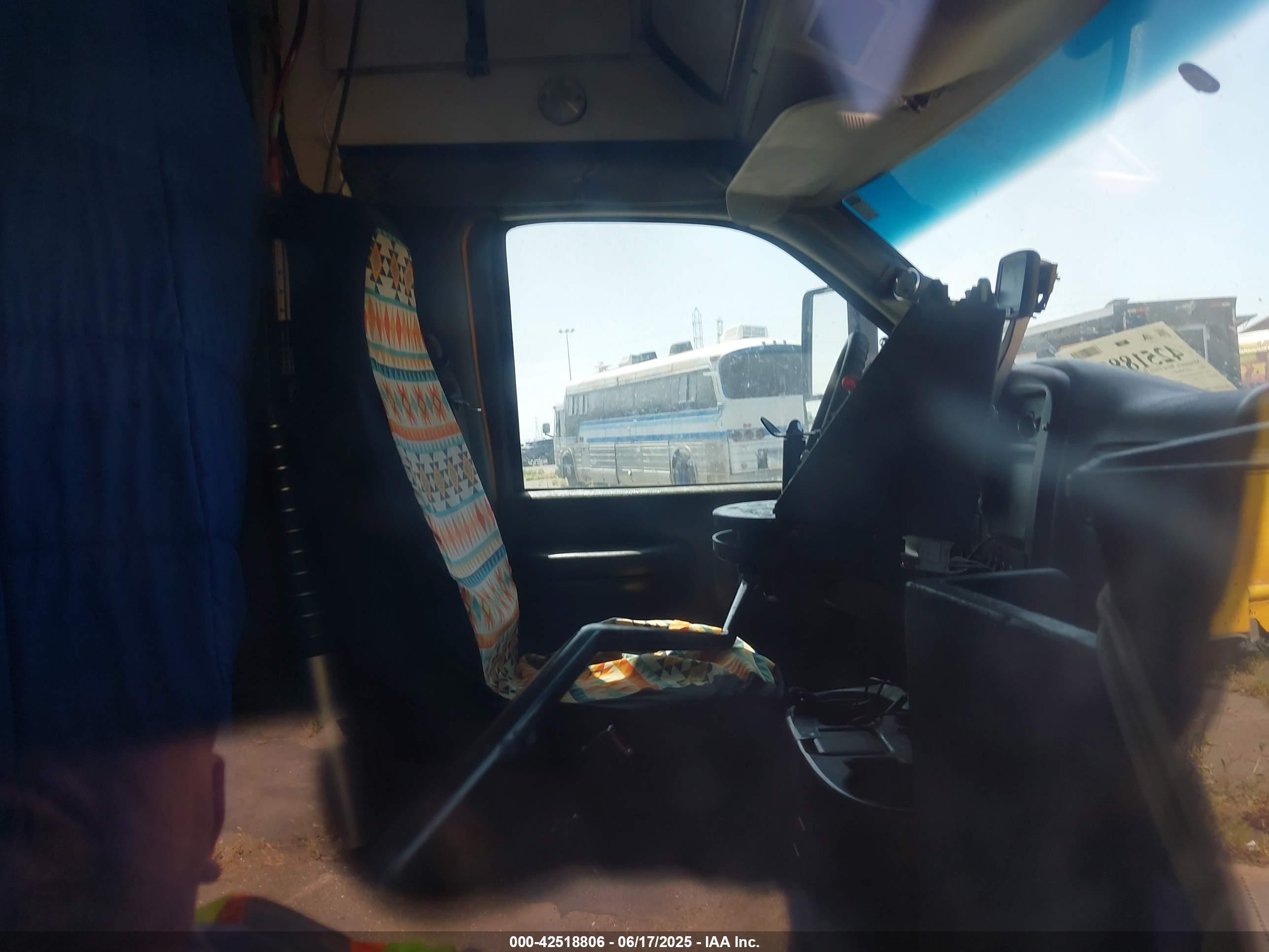 CHEVROLET EXPRESS image 5
