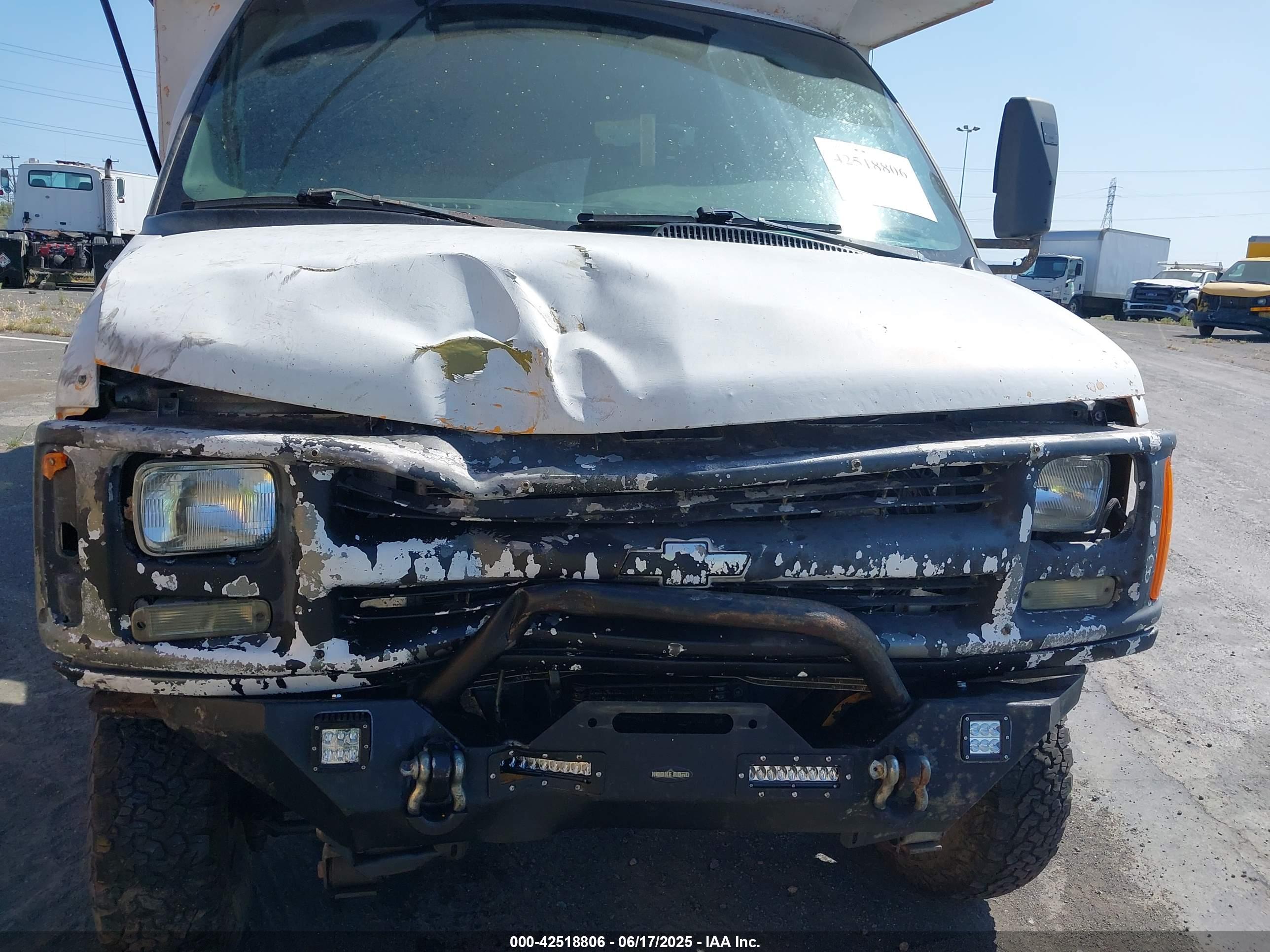 CHEVROLET EXPRESS image 6