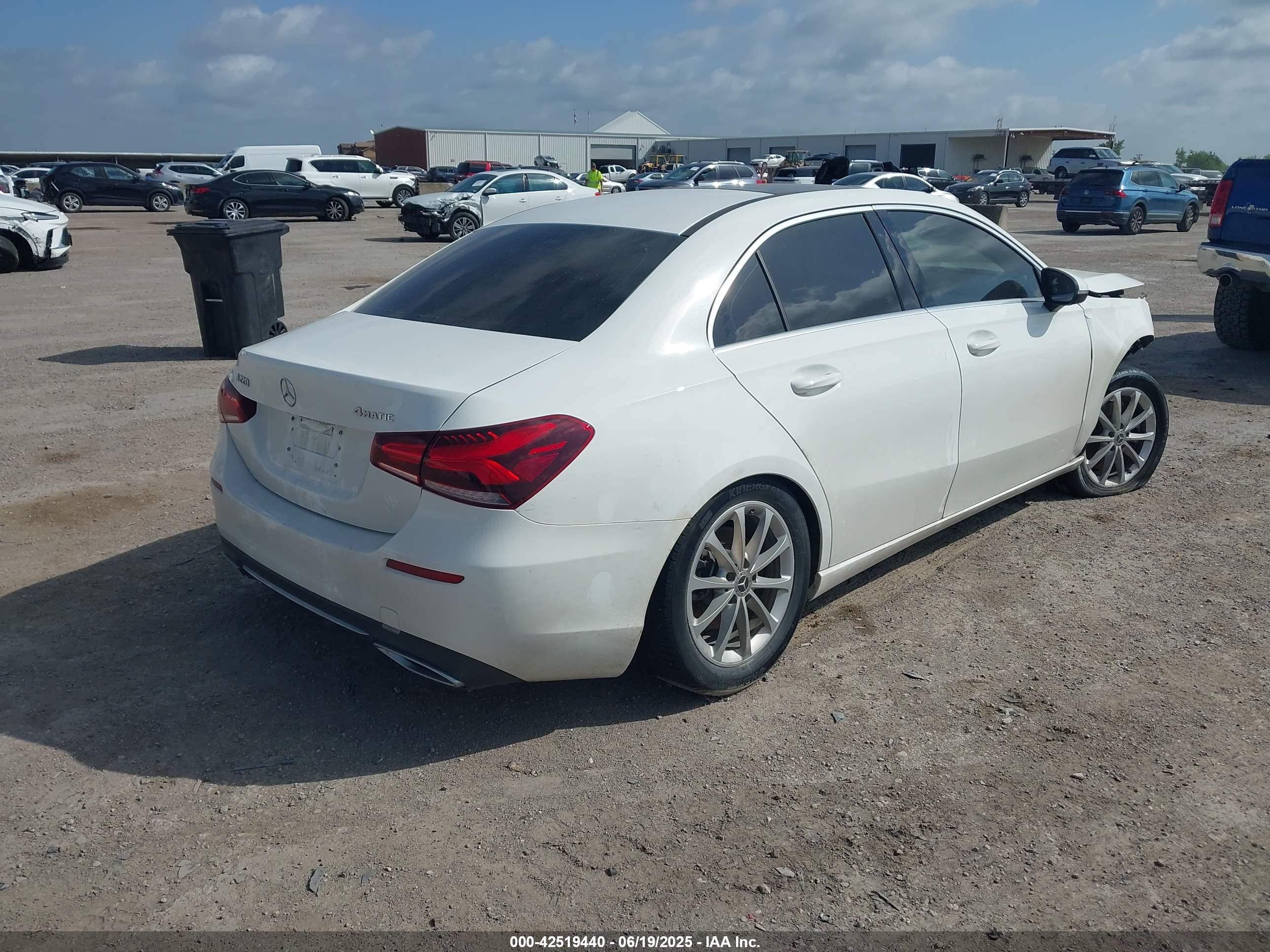 MERCEDES-BENZ A image 4