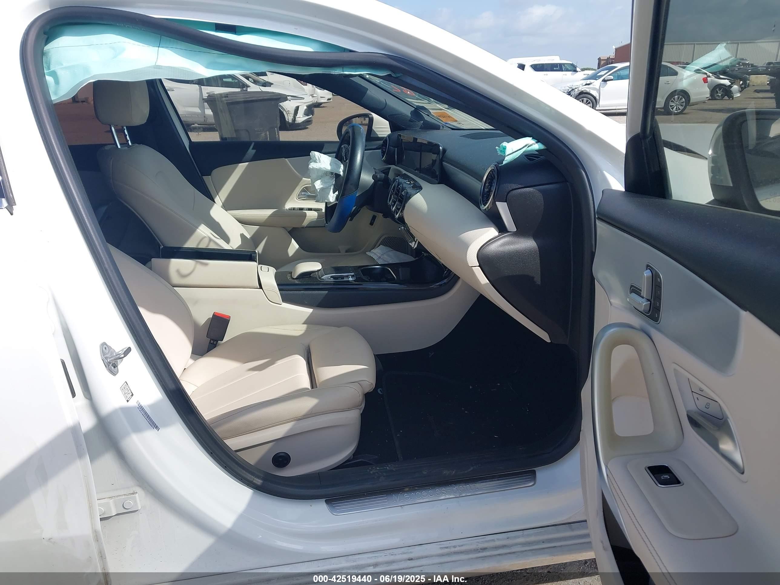 MERCEDES-BENZ A image 5