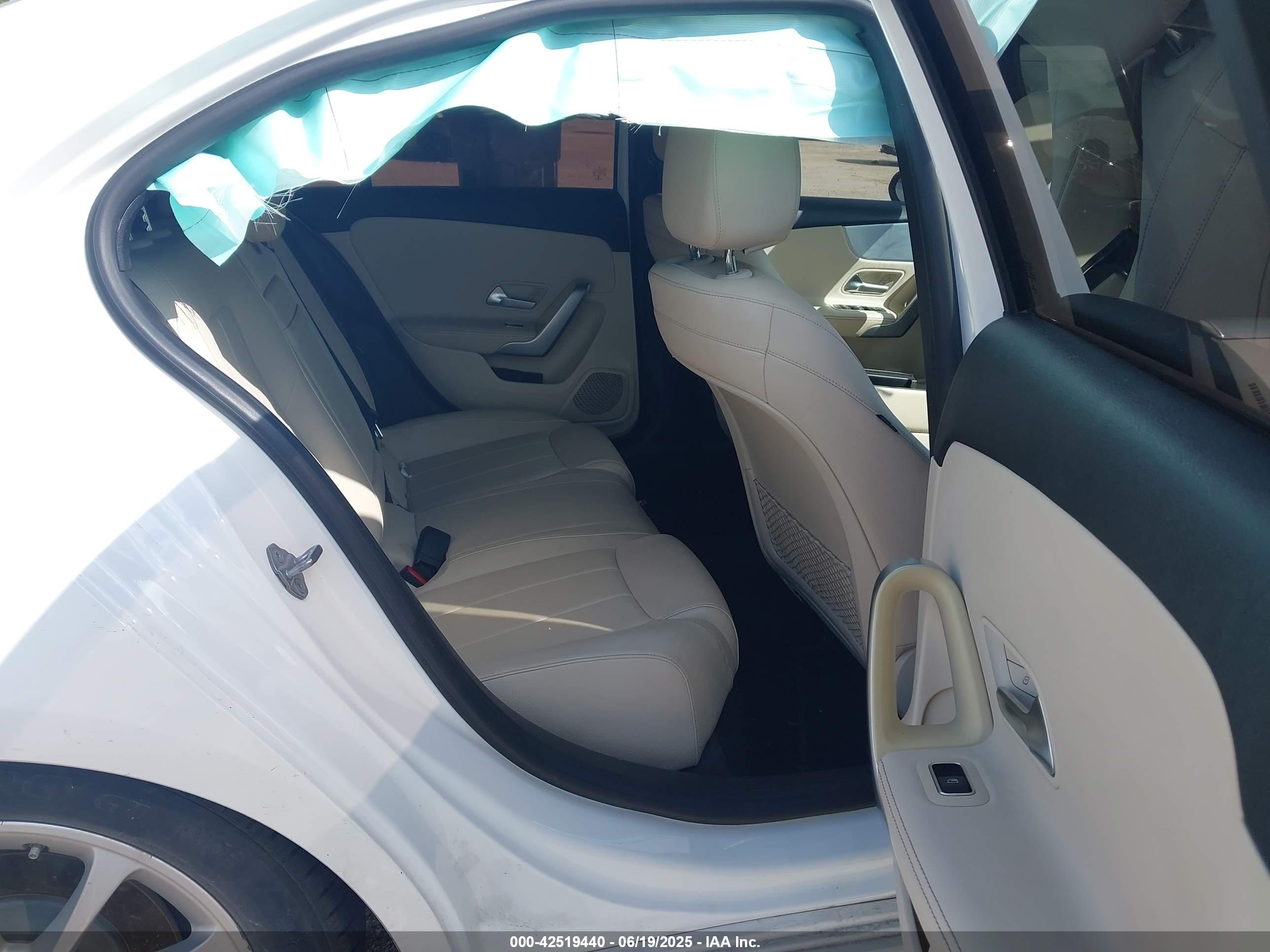 MERCEDES-BENZ A image 8