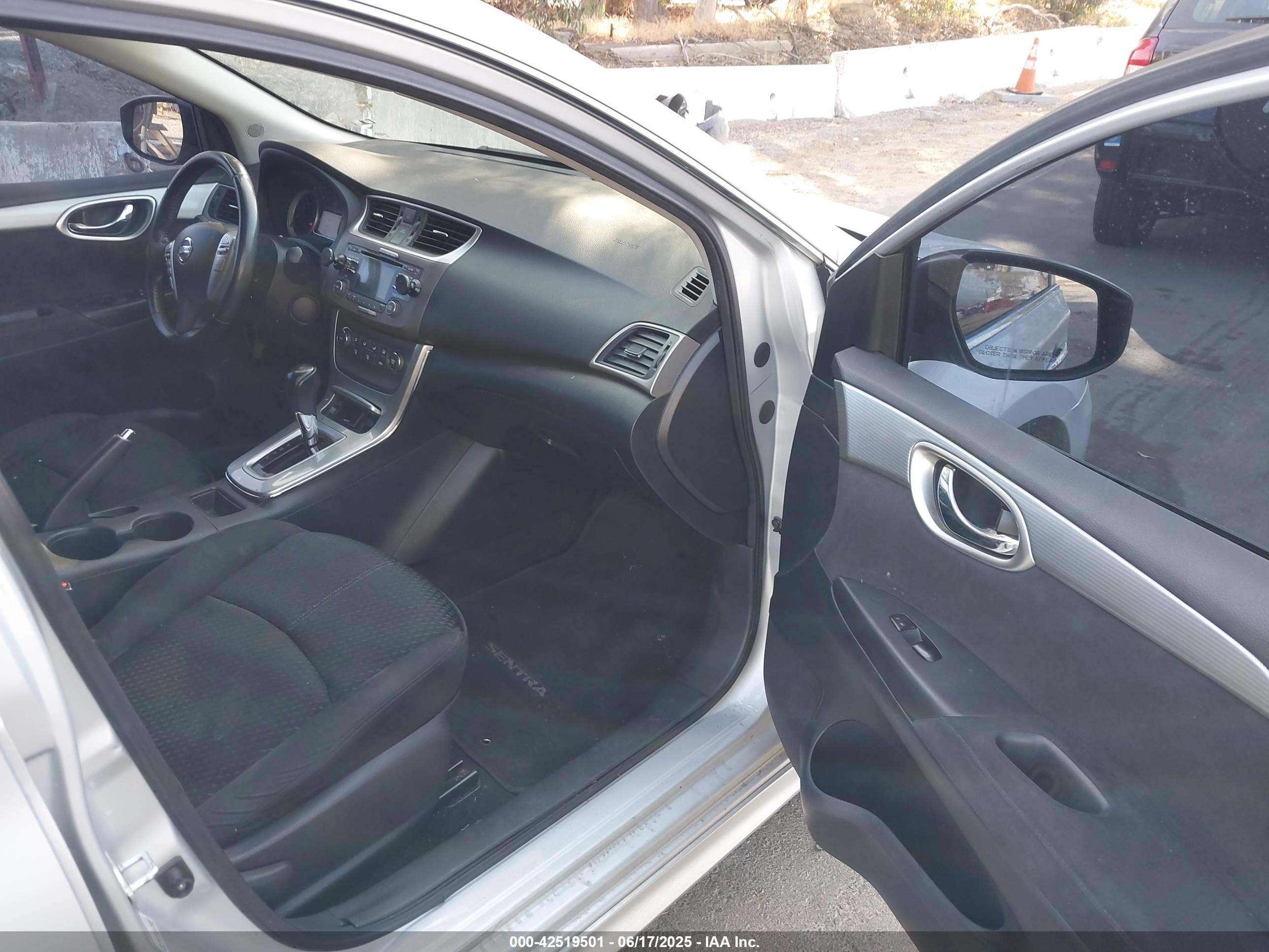 NISSAN SENTRA image 5