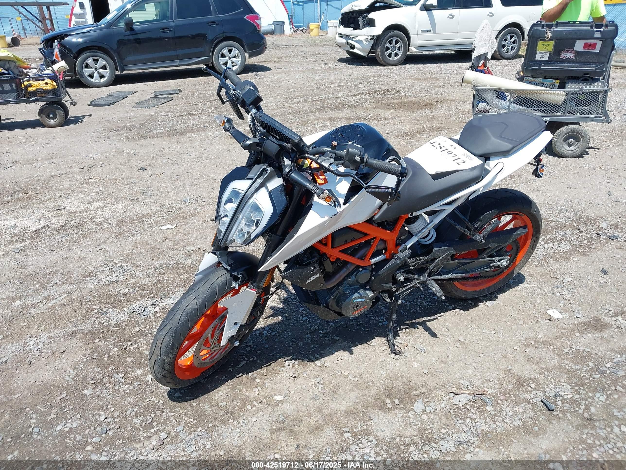 KTM 390 image 2