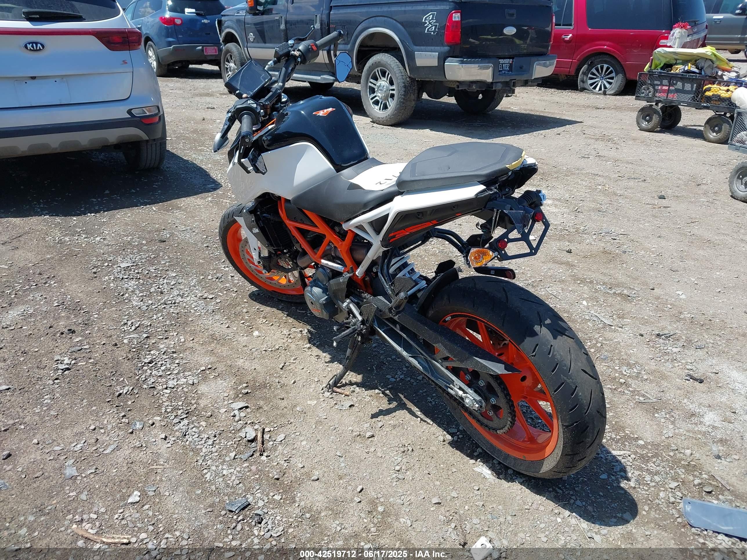 KTM 390 image 3