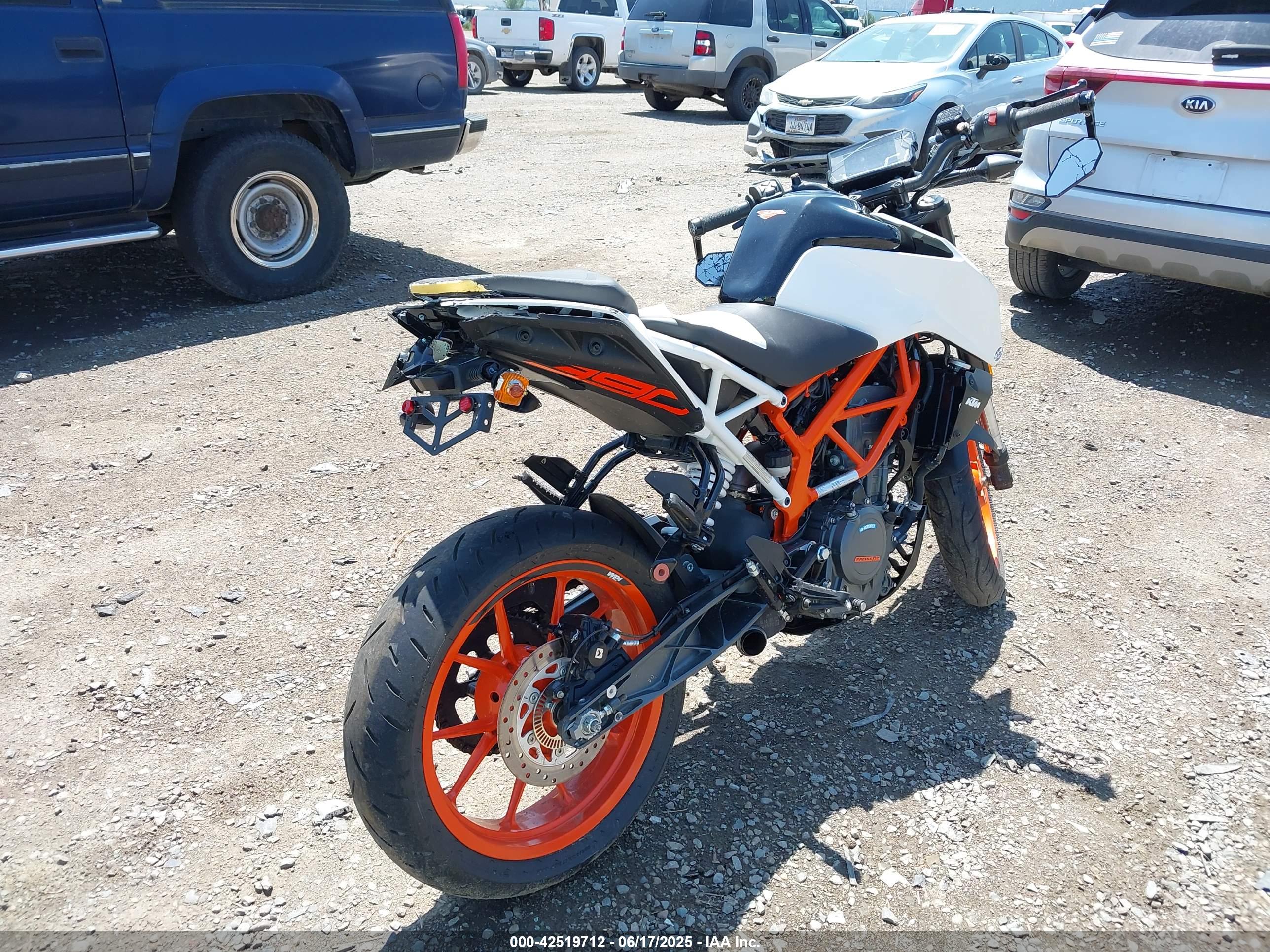 KTM 390 image 4