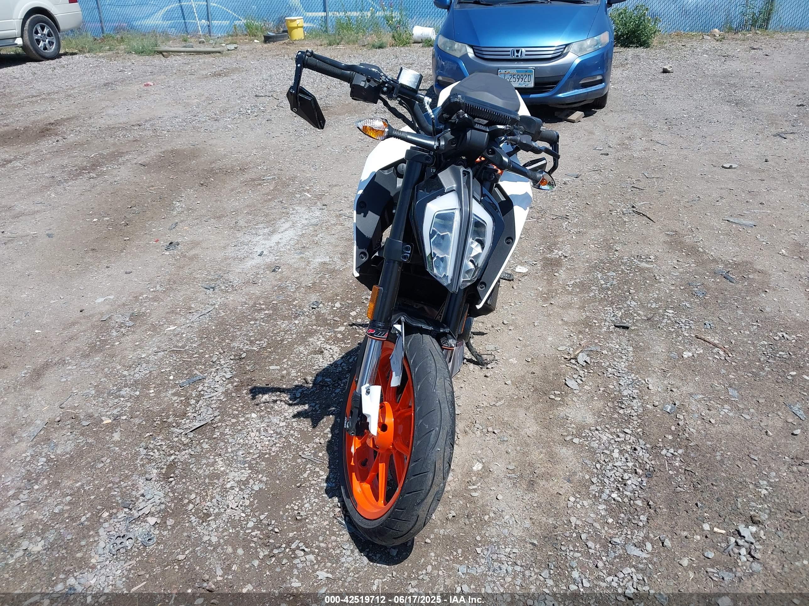 KTM 390 image 5