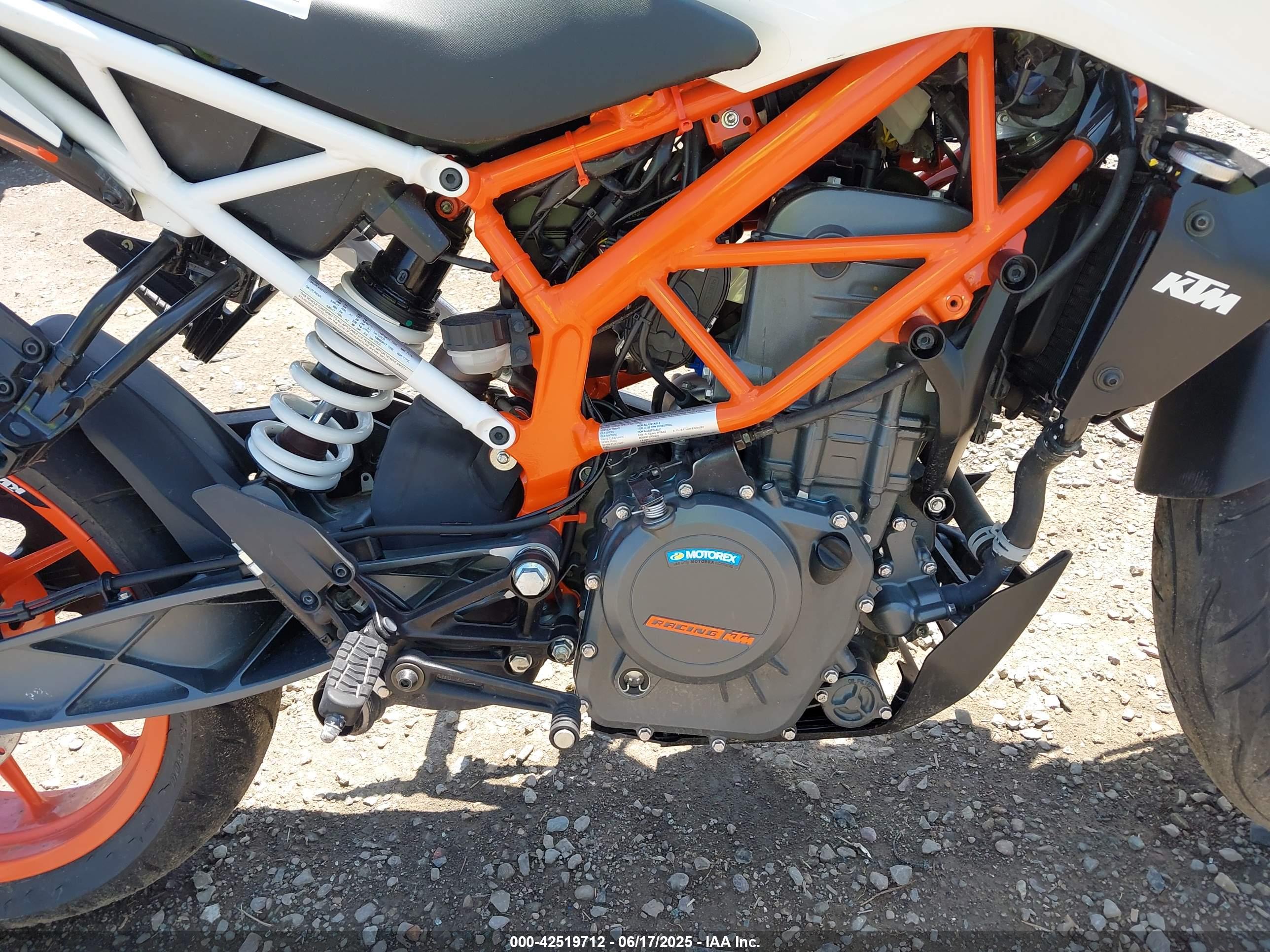 KTM 390 image 8