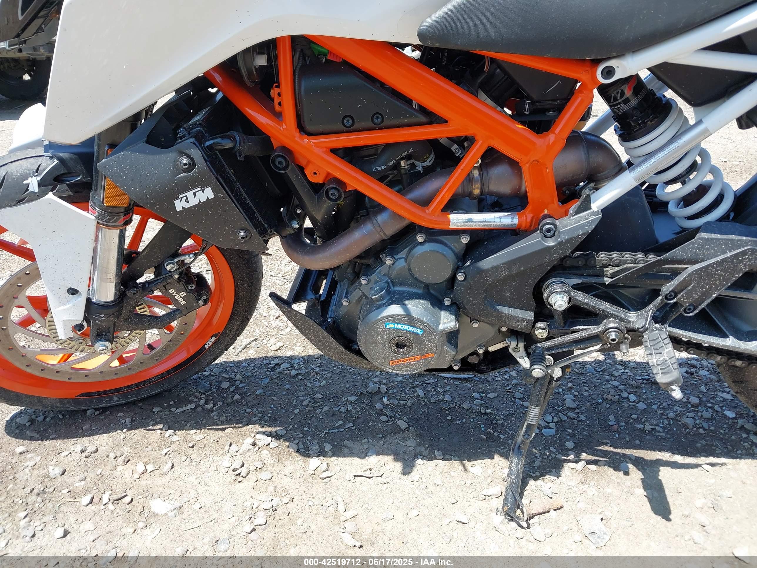 KTM 390 image 9