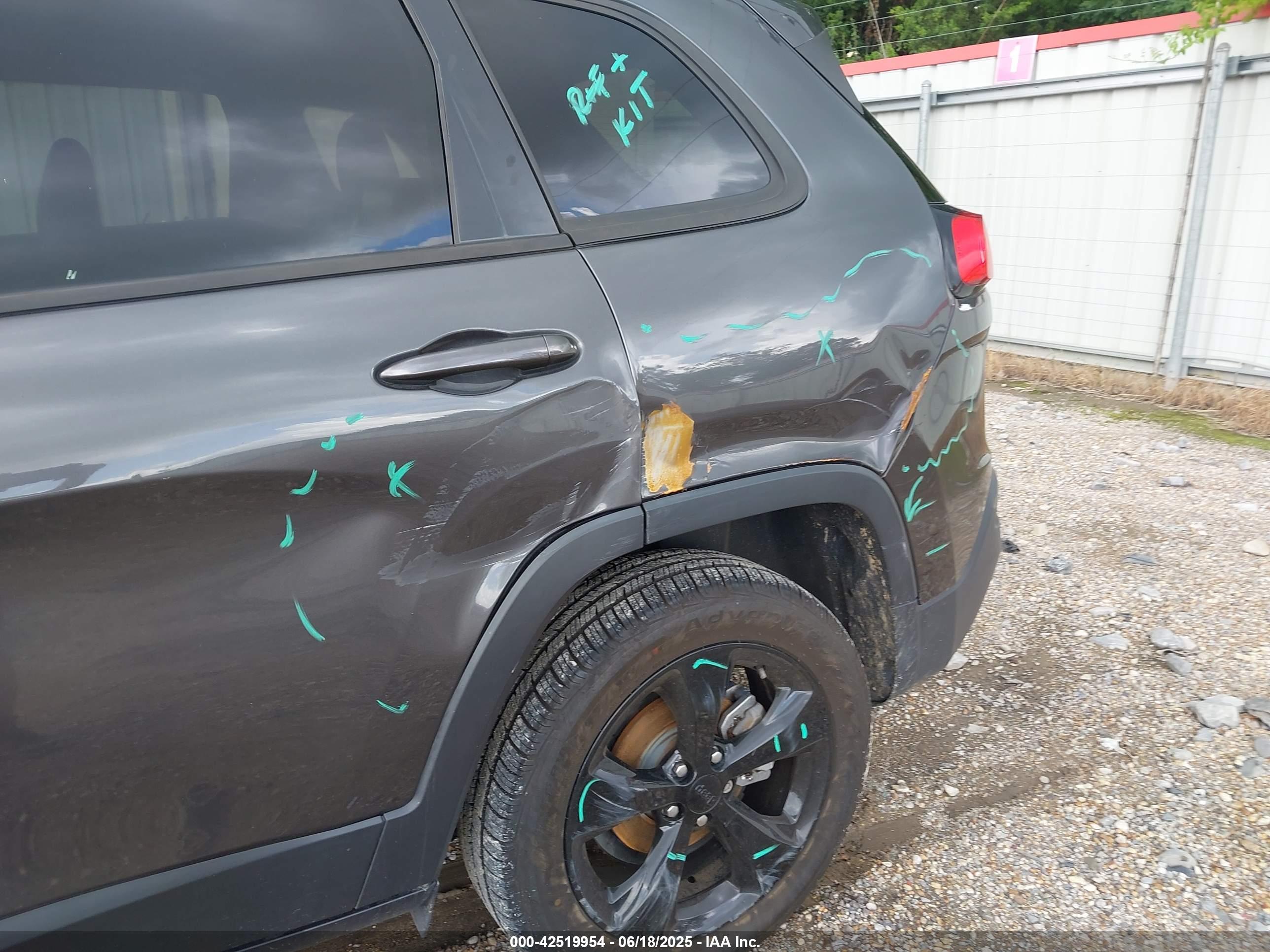 JEEP CHEROKEE image 6