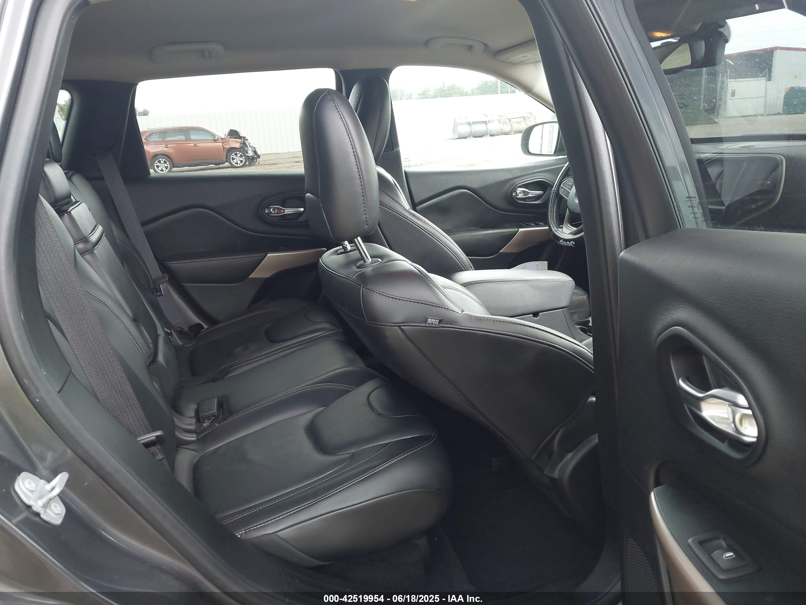JEEP CHEROKEE image 8