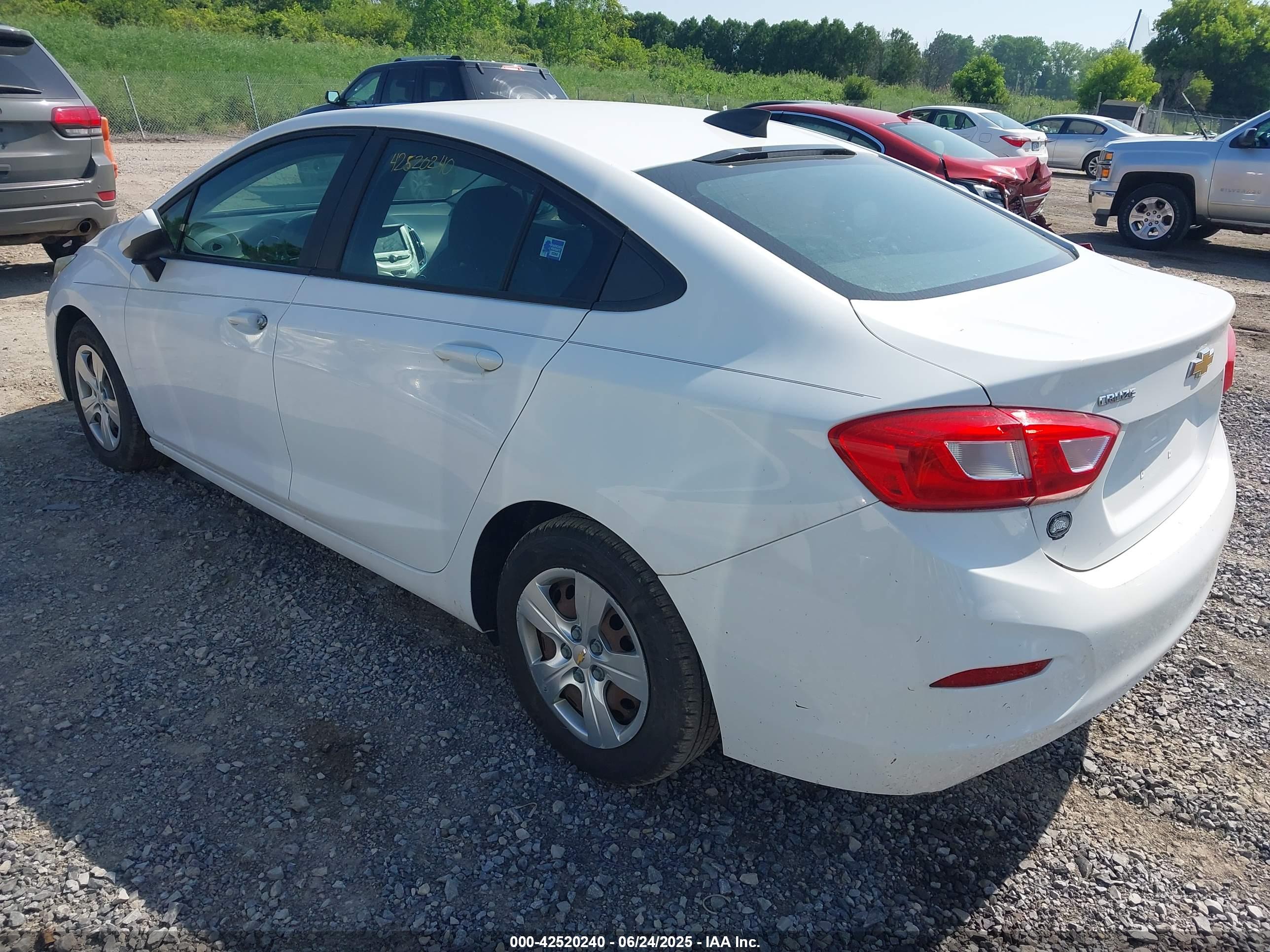 CHEVROLET CRUZE image 3