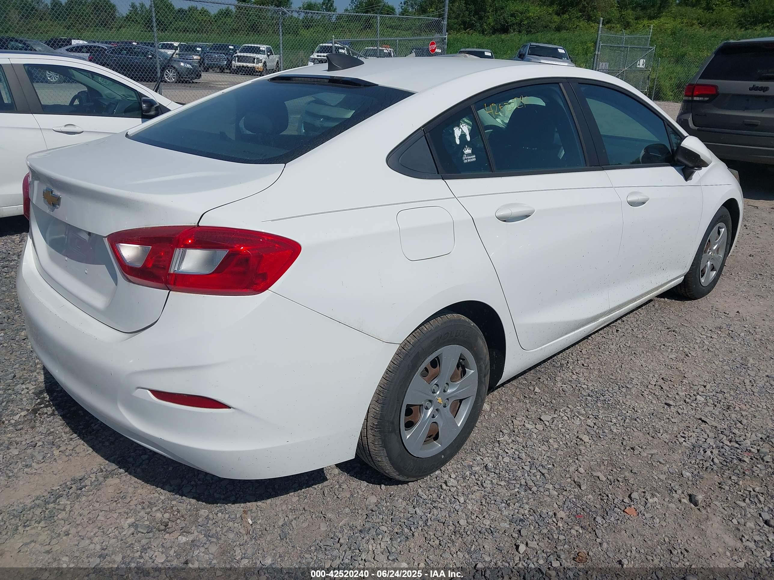 CHEVROLET CRUZE image 4