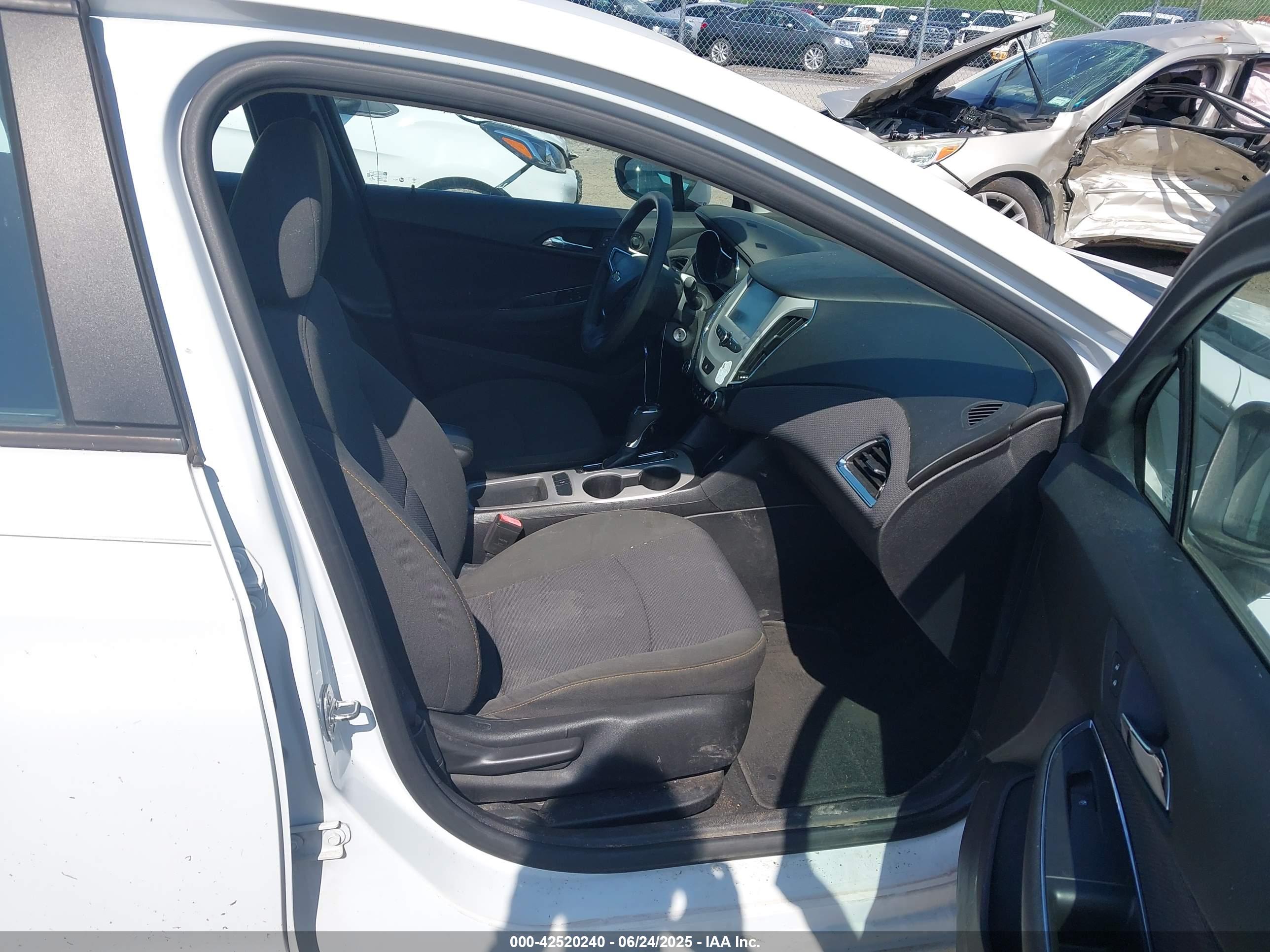 CHEVROLET CRUZE image 5