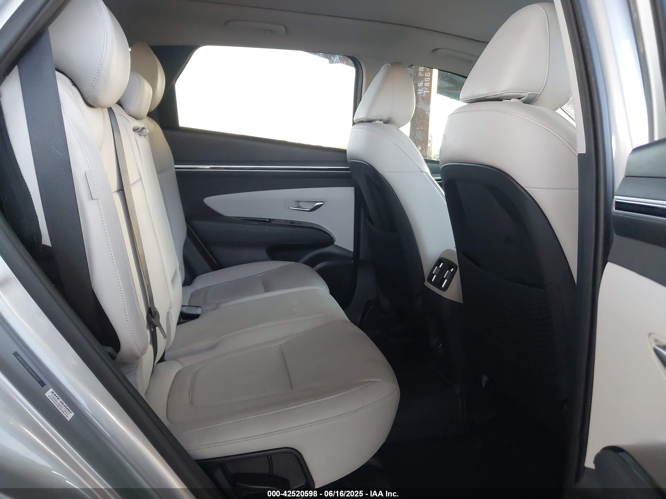 HYUNDAI TUCSON image 8