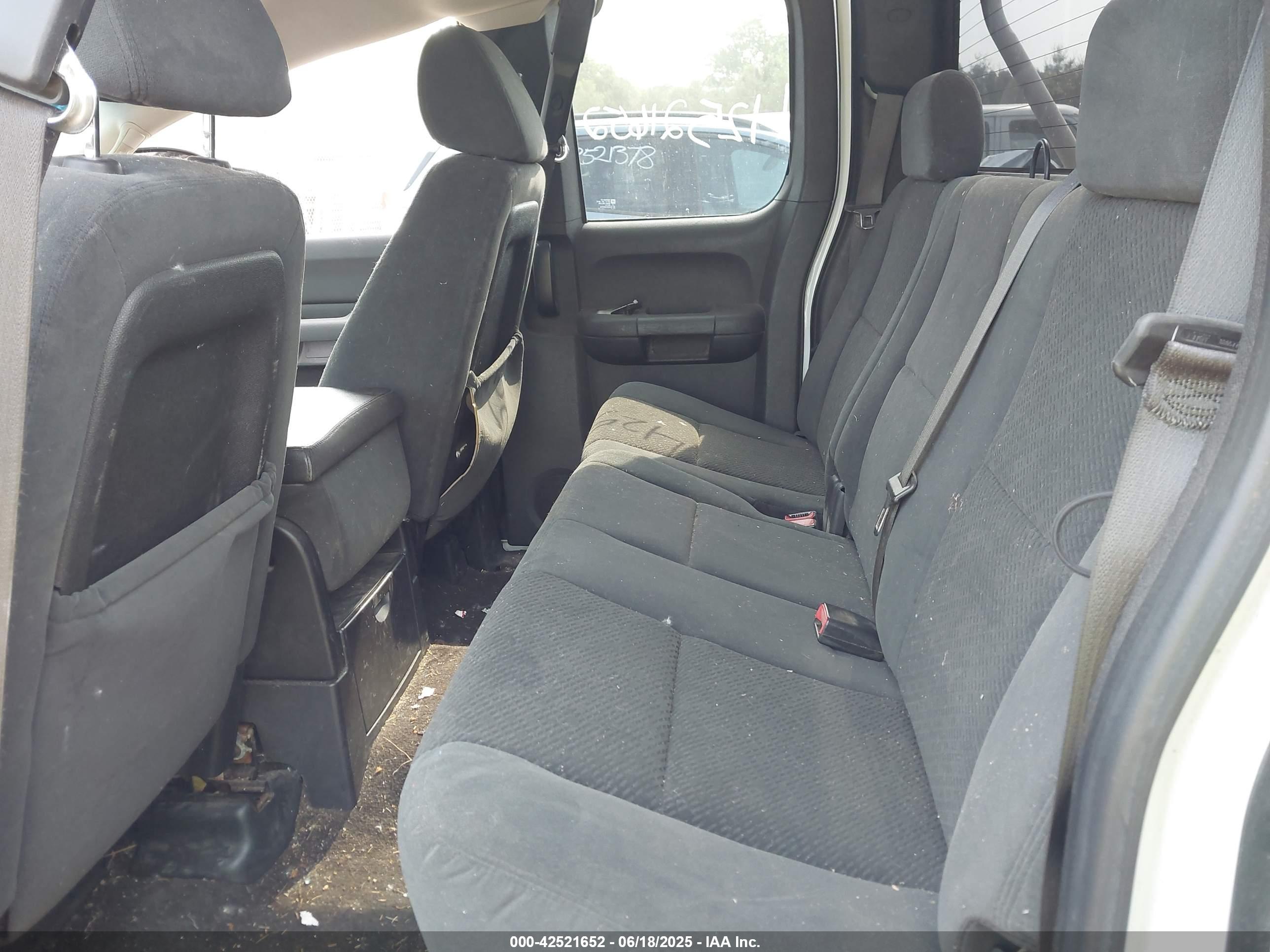 CHEVROLET SILVERADO image 8