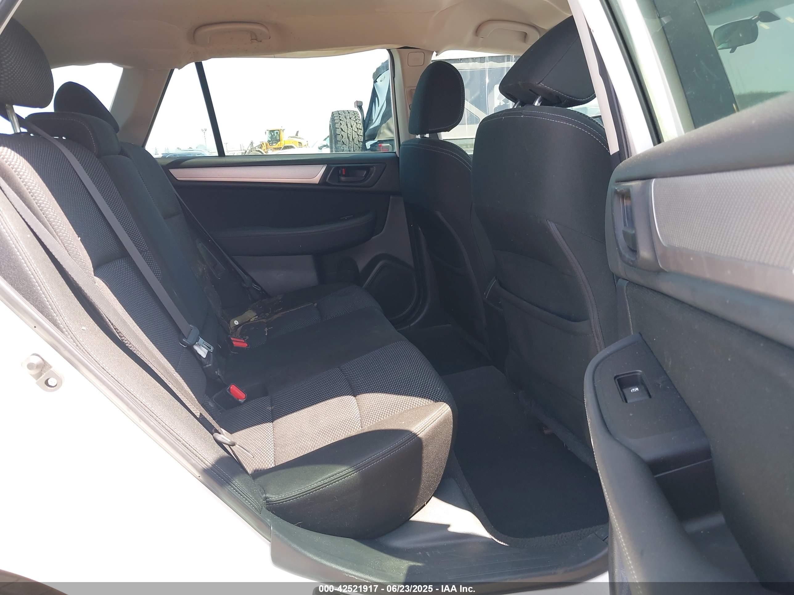 SUBARU OUTBACK image 8