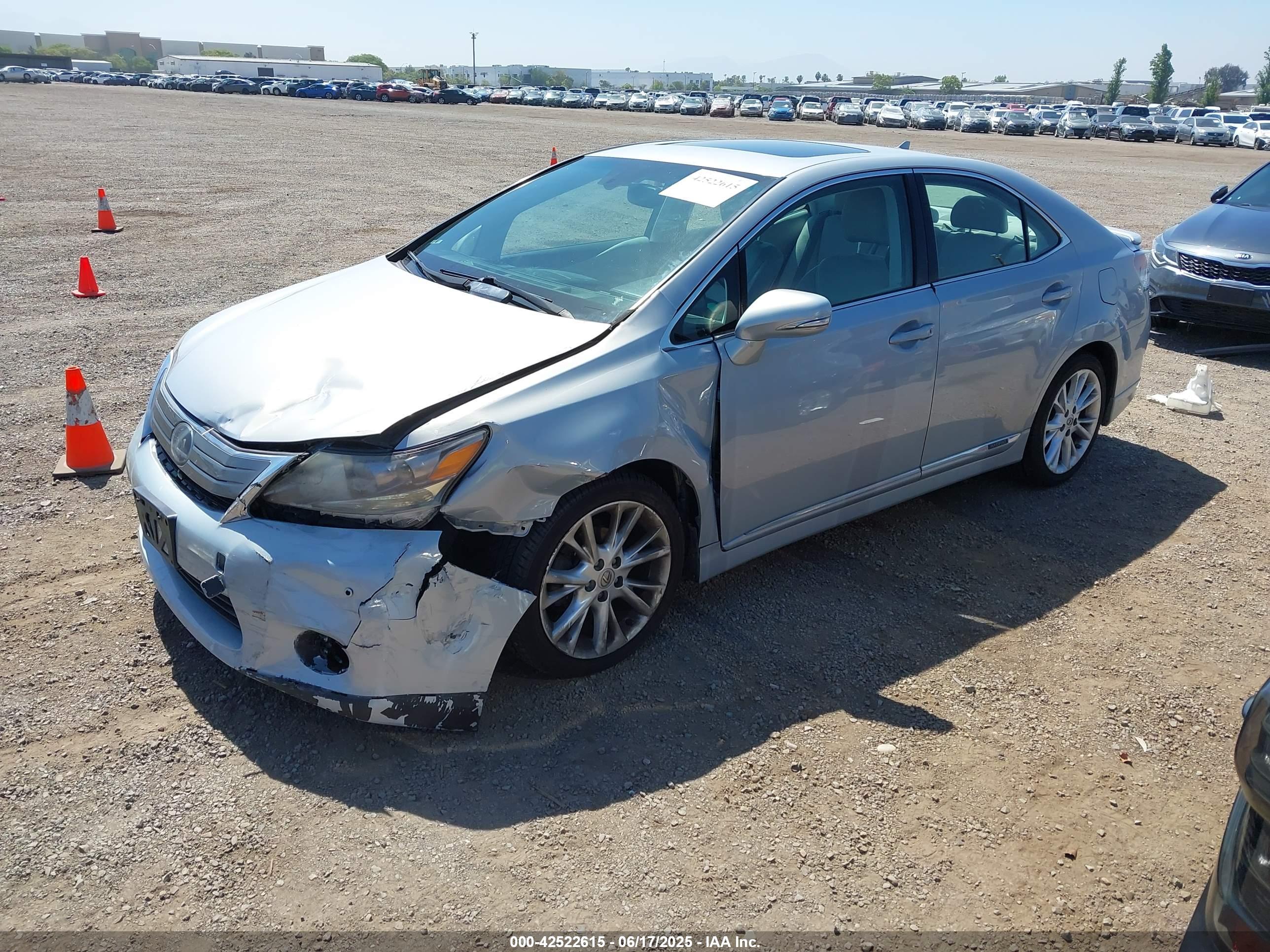 LEXUS HS image 2