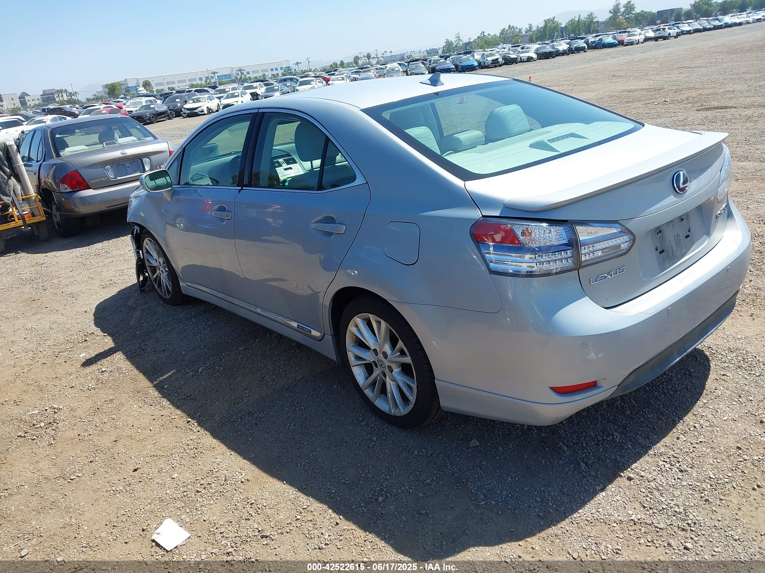 LEXUS HS image 3
