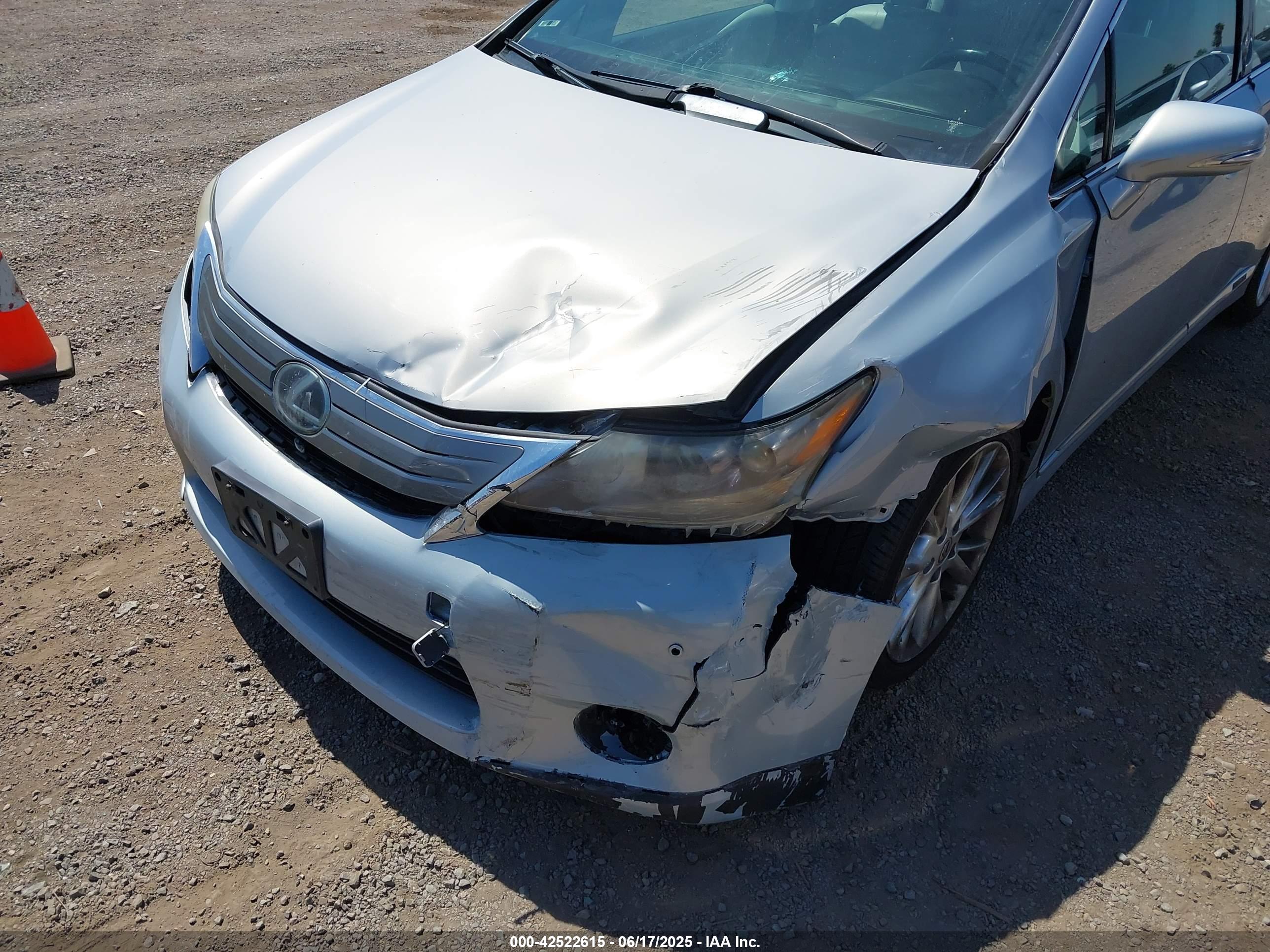 LEXUS HS image 6
