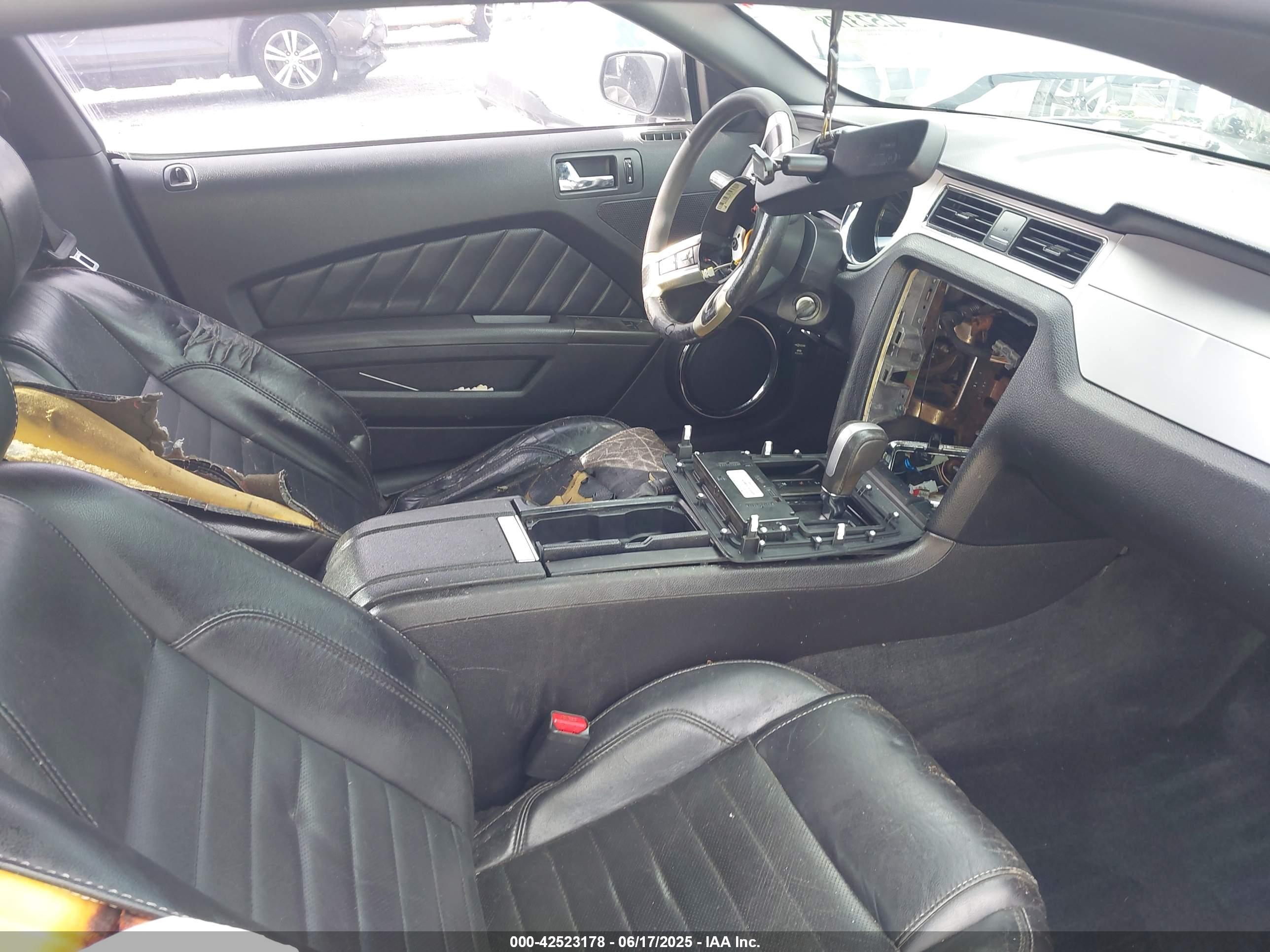 FORD MUSTANG image 5