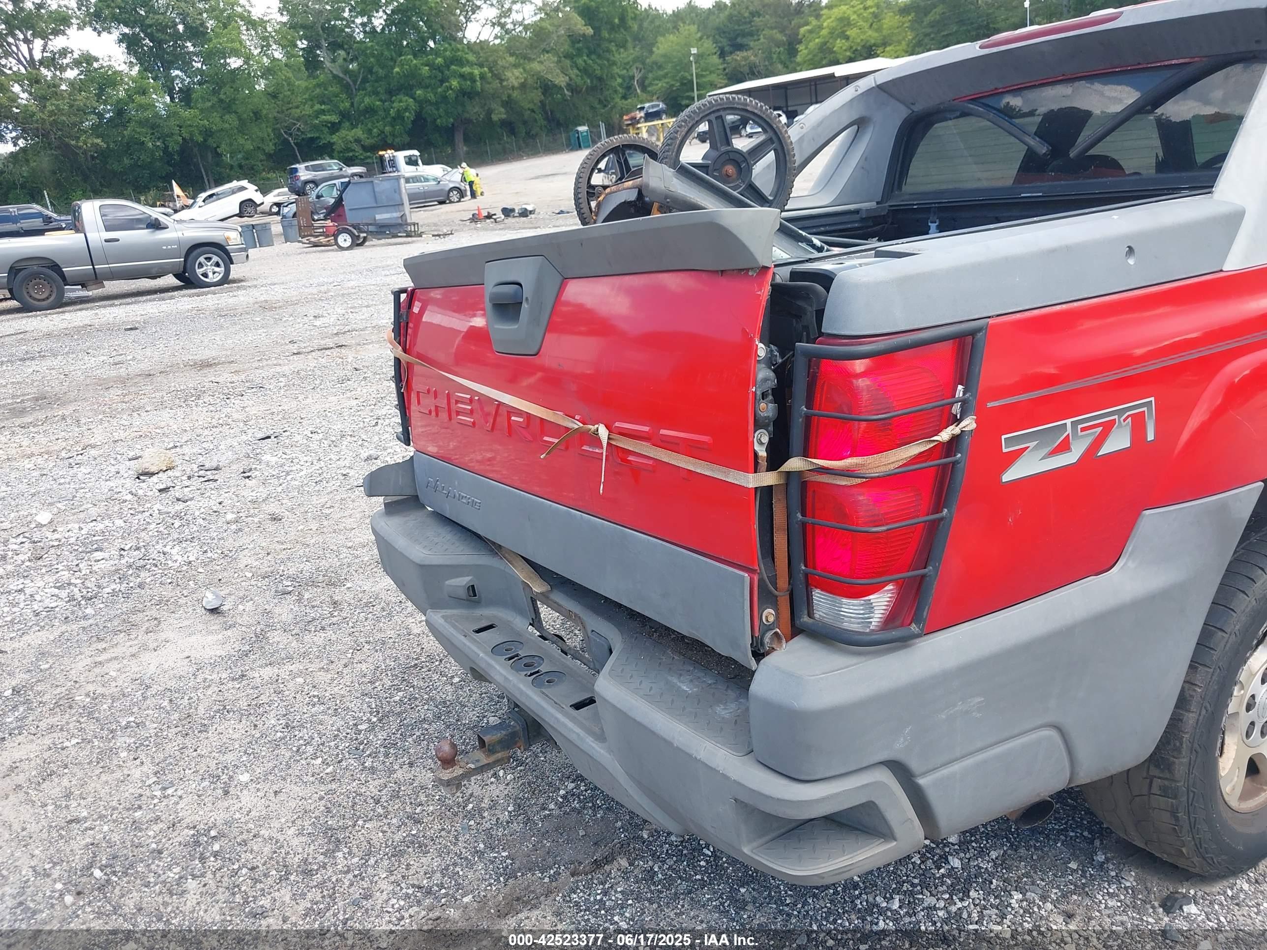 CHEVROLET AVALANCHE image 6