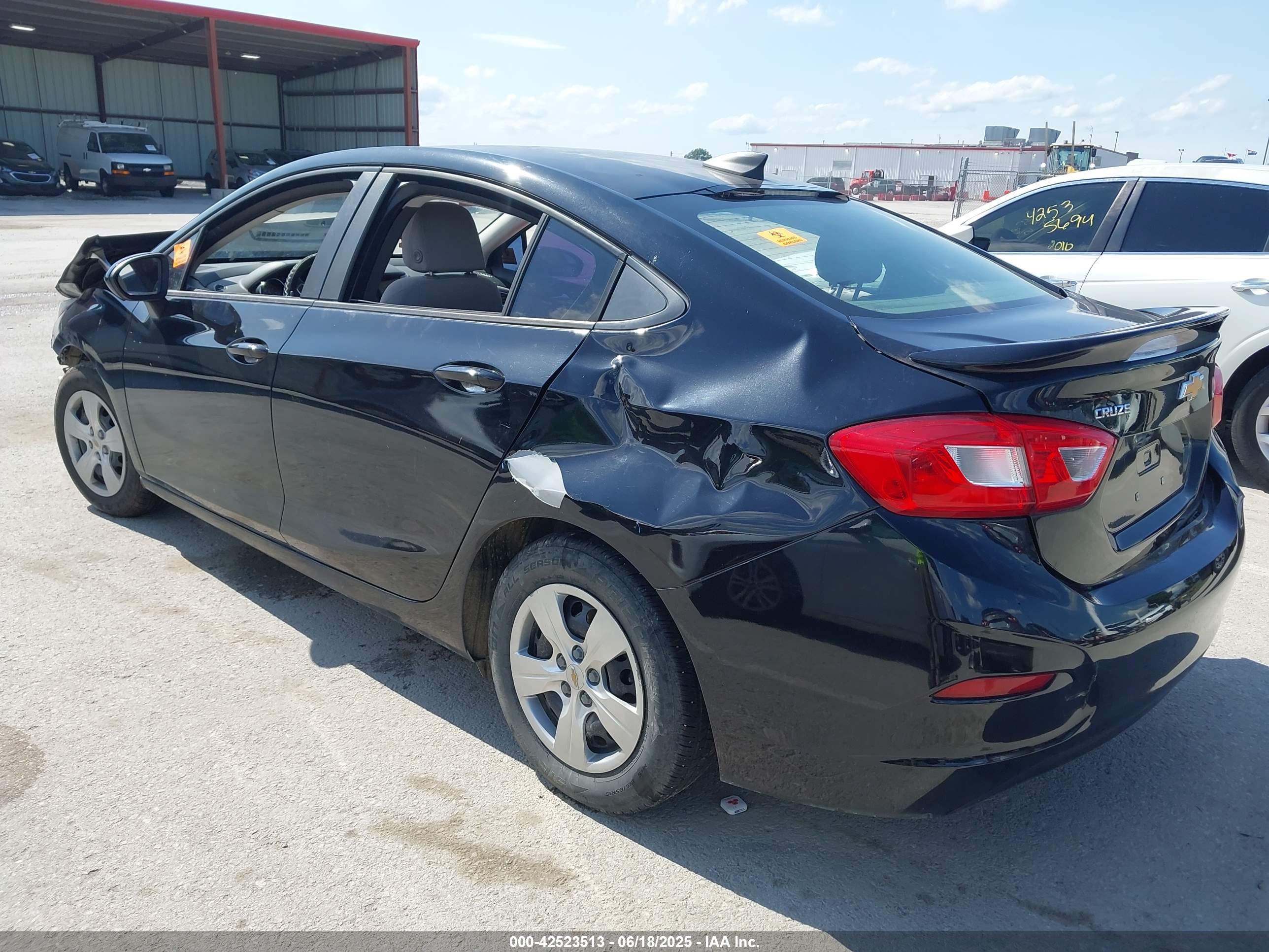 CHEVROLET CRUZE image 3