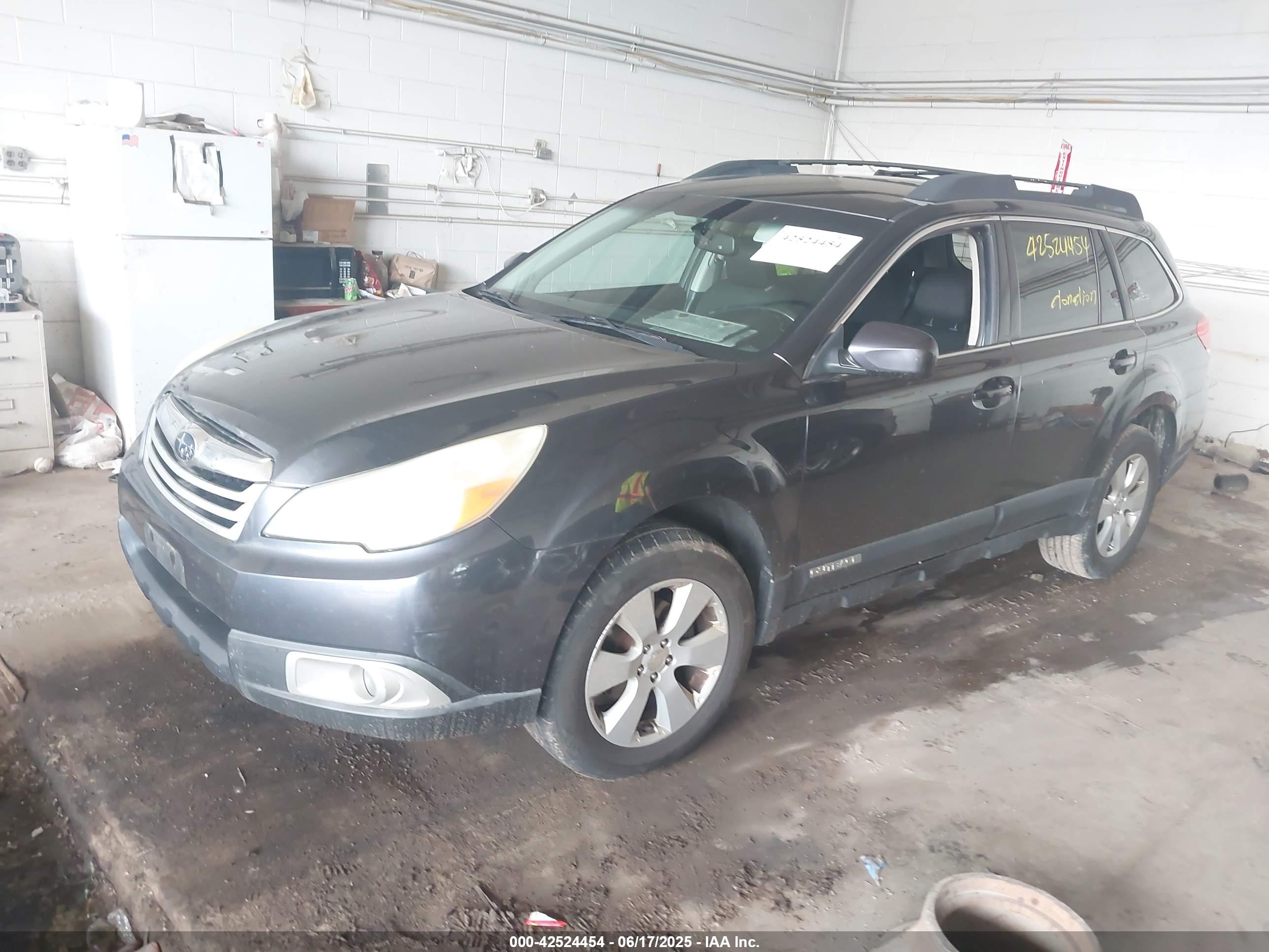 SUBARU OUTBACK image 2